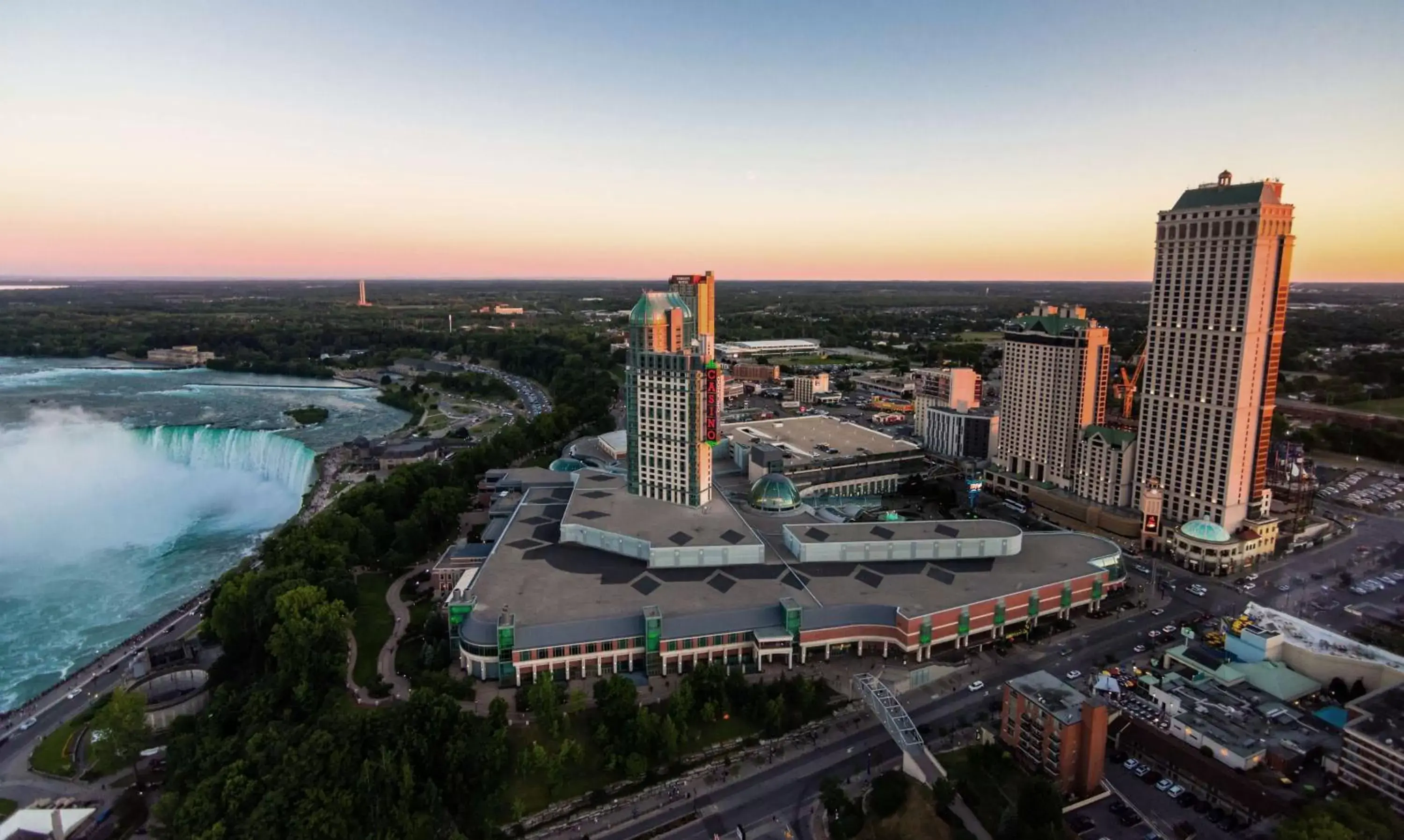 Property building, Bird's-eye View in Hilton Niagara Falls/ Fallsview Hotel and Suites