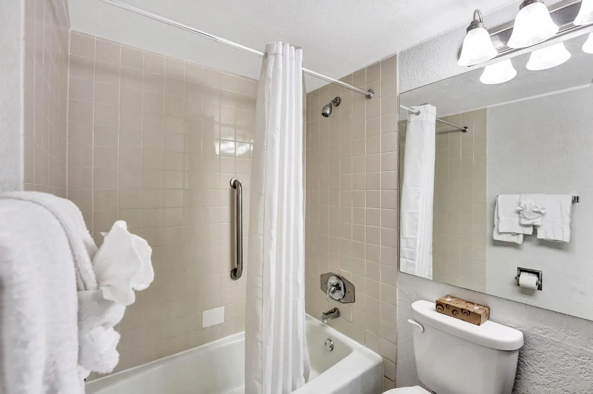 Bathroom in Plaza Hotel Fort Lauderdale