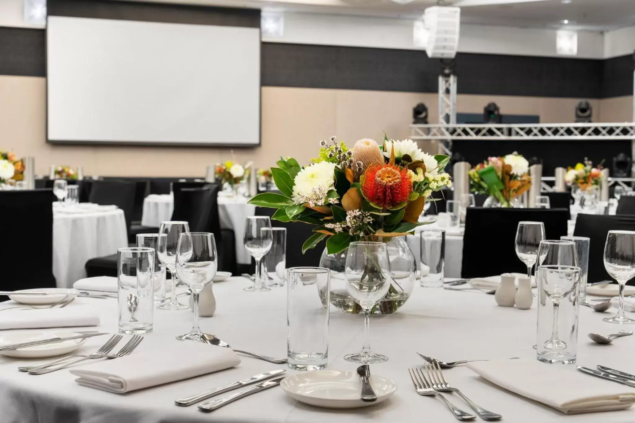 Banquet/Function facilities, Restaurant/Places to Eat in Crowne Plaza Surfers Paradise, an IHG Hotel