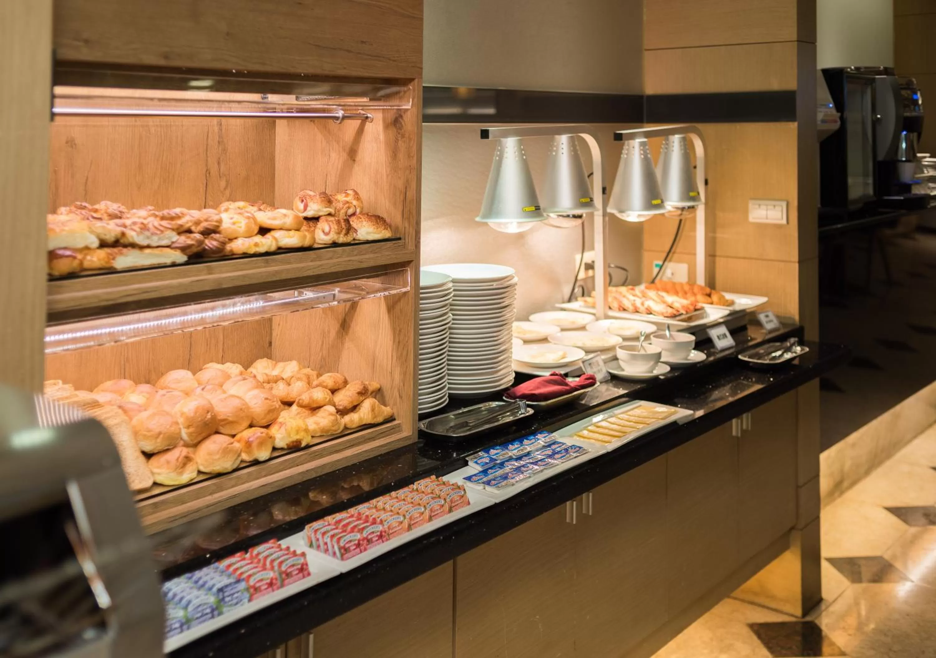 Buffet breakfast in Shin Yuan Park Hotel