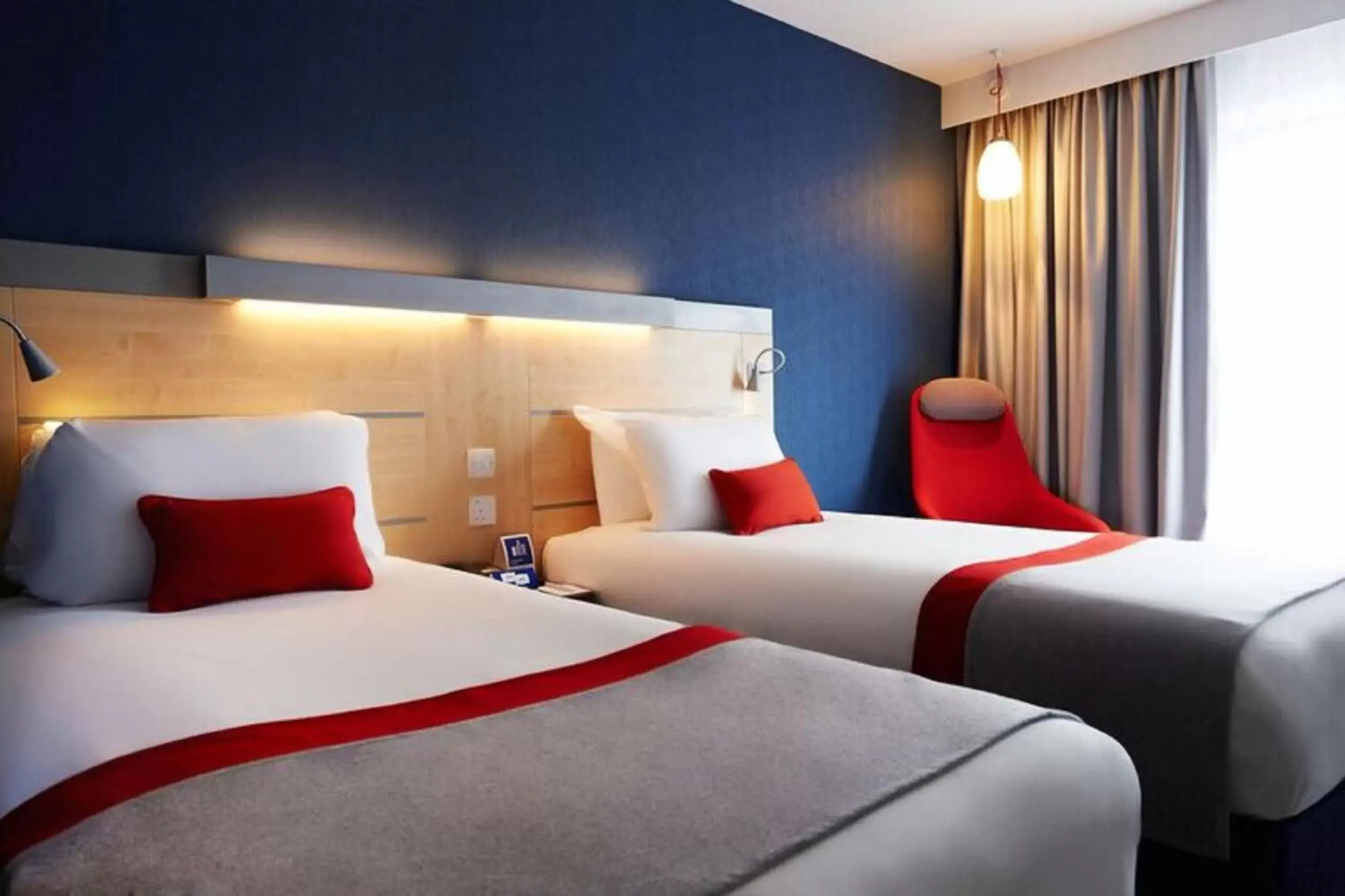 Photo of the whole room, Bed in Holiday Inn Express Cheltenham Town Centre by IHG Photo of the whole room, Bed in Holiday Inn Express Cheltenham Town Centre by IHG