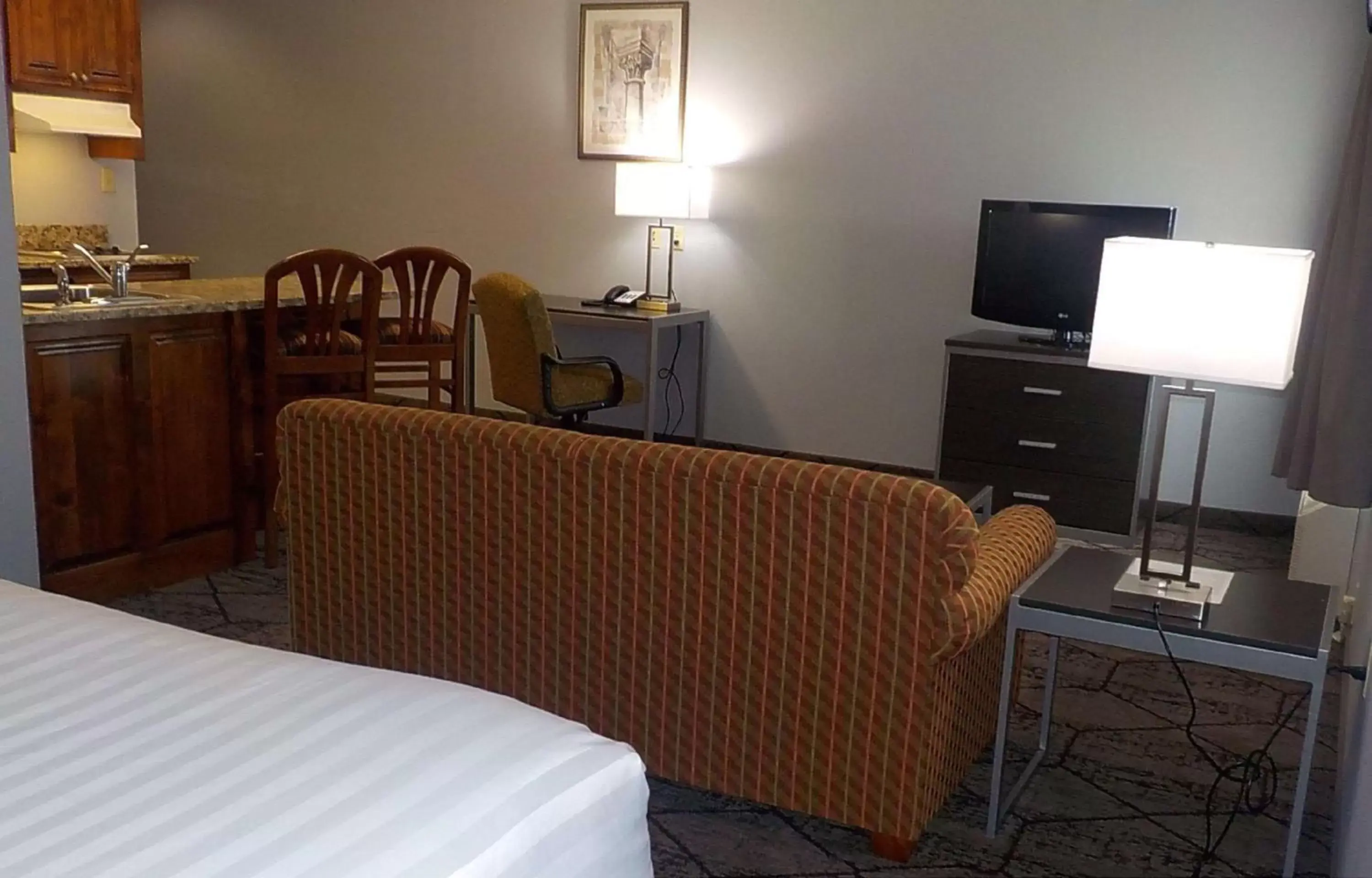 TV and multimedia, TV/Entertainment Center in SureStay Plus Hotel by Best Western Warner Robins AFB