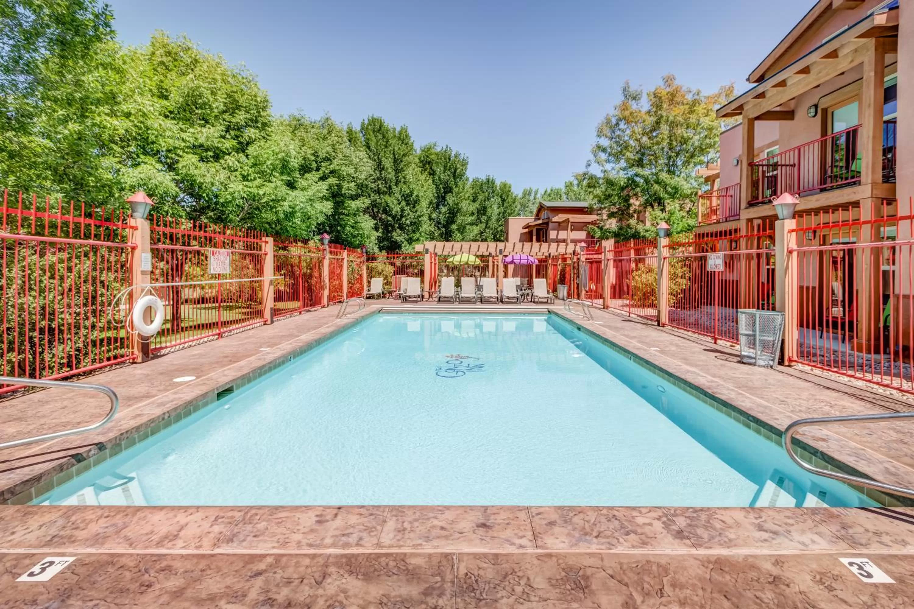 Swimming pool in The Gonzo Inn