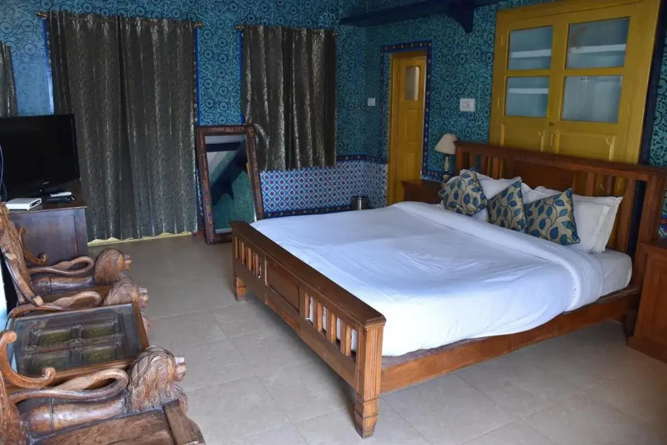 Bedroom, Bed in Krishna Prakash Heritage Haveli Hotel