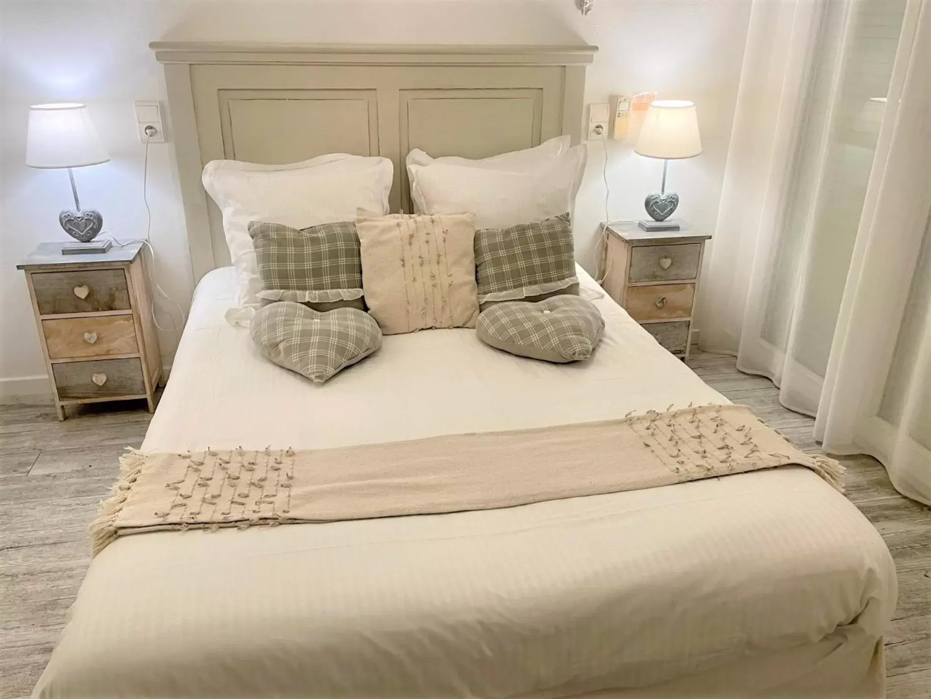 Bed in Hôtel Le Méditerranée