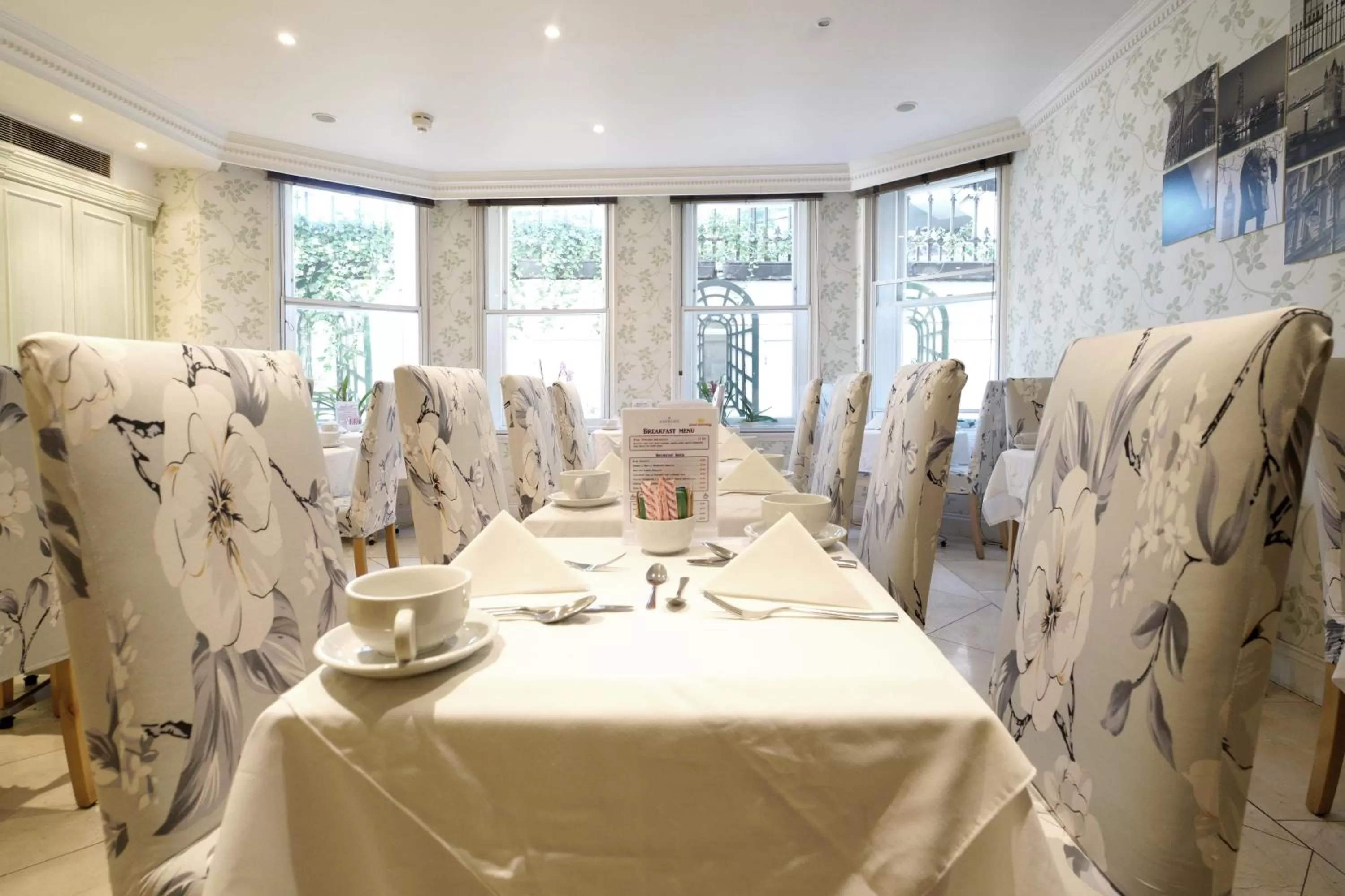 Restaurant/places to eat in Ashburn Hotel