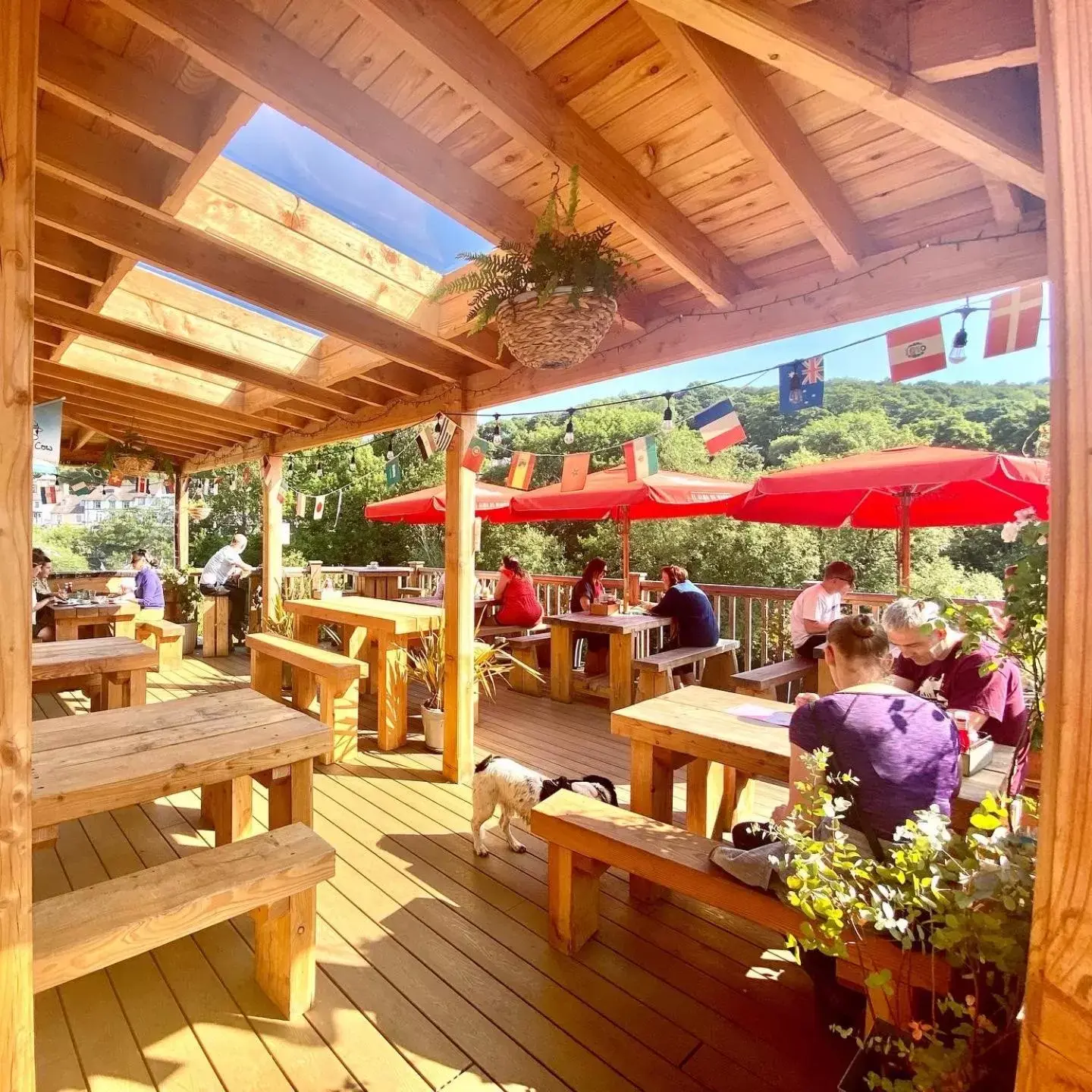 Patio, Restaurant/Places to Eat in Riverbanc