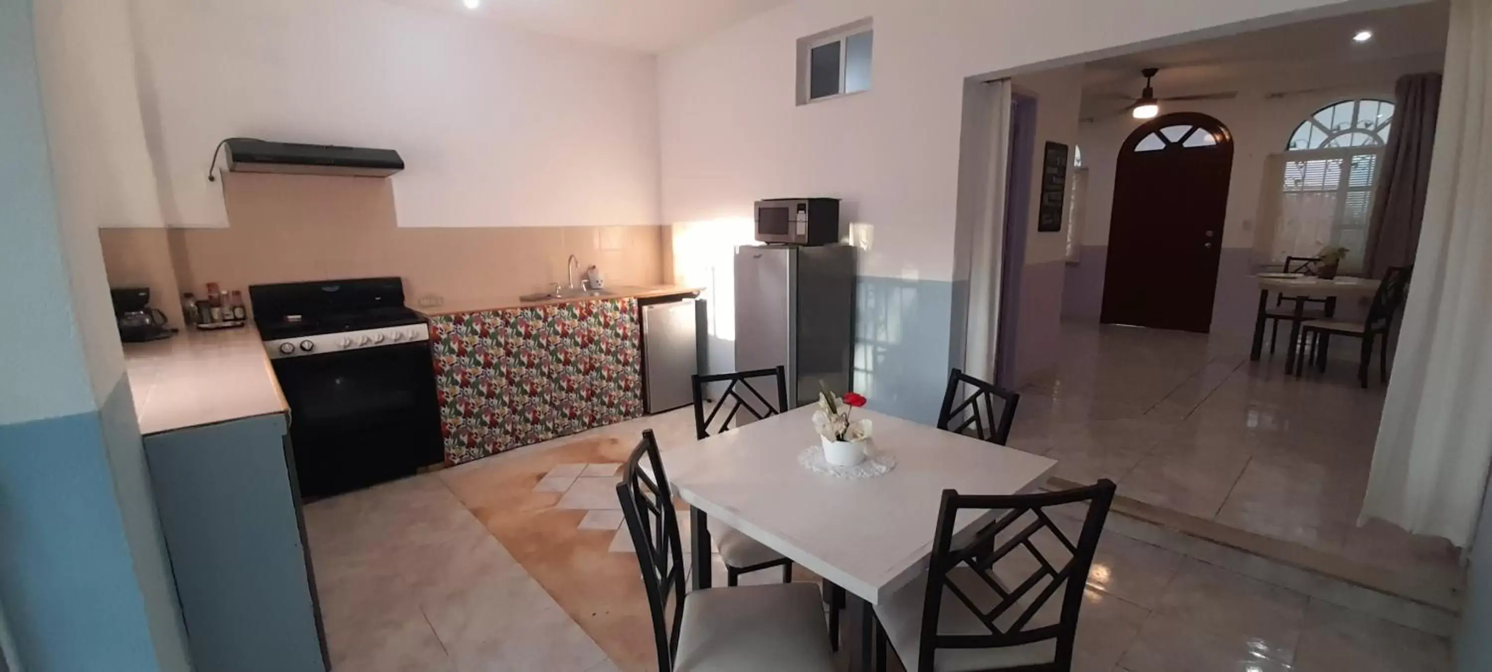 Kitchen or kitchenette, Dining Area in Claro de Luna