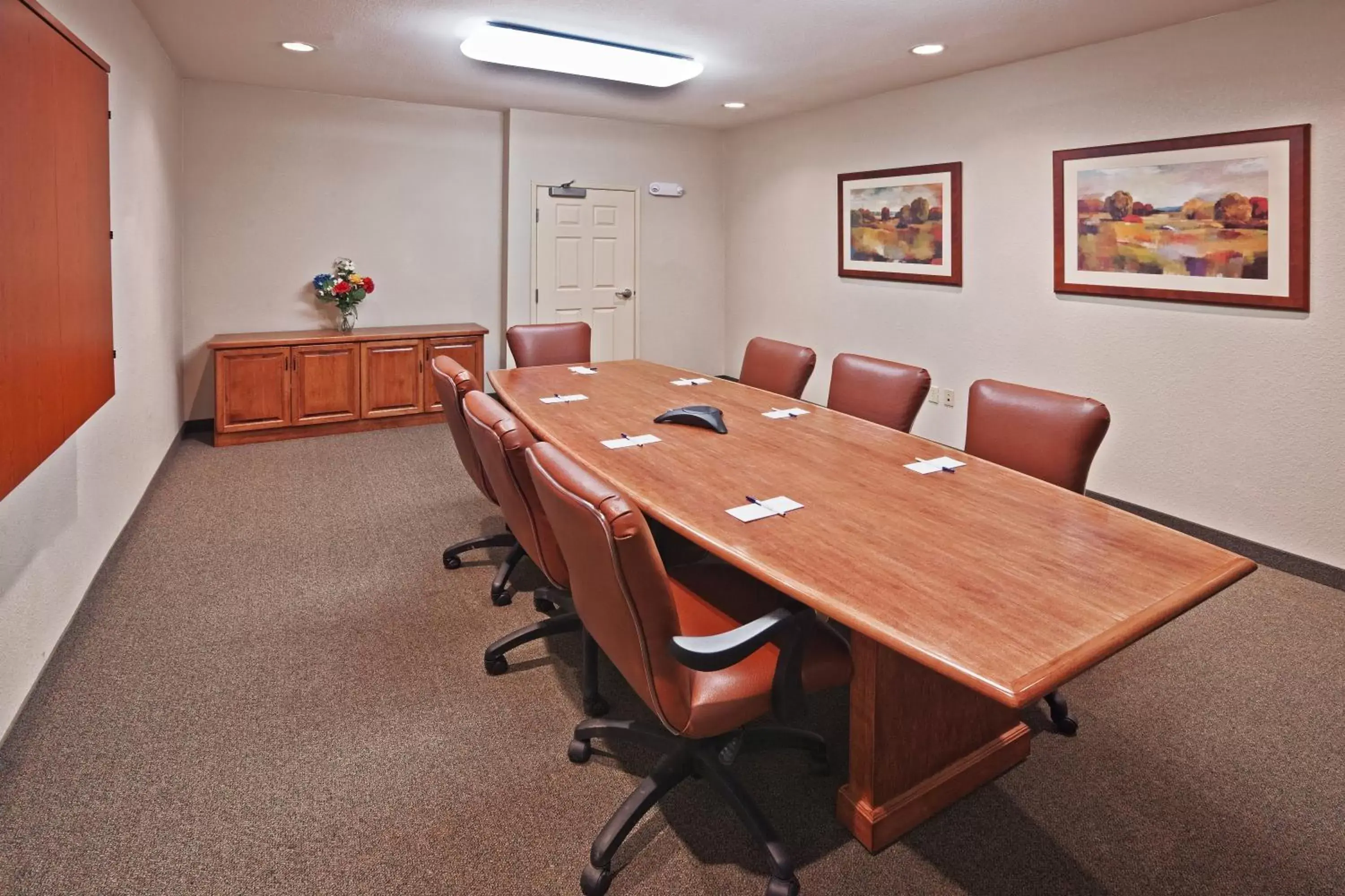 Meeting/conference room in Candlewood Suites Owasso, an IHG Hotel