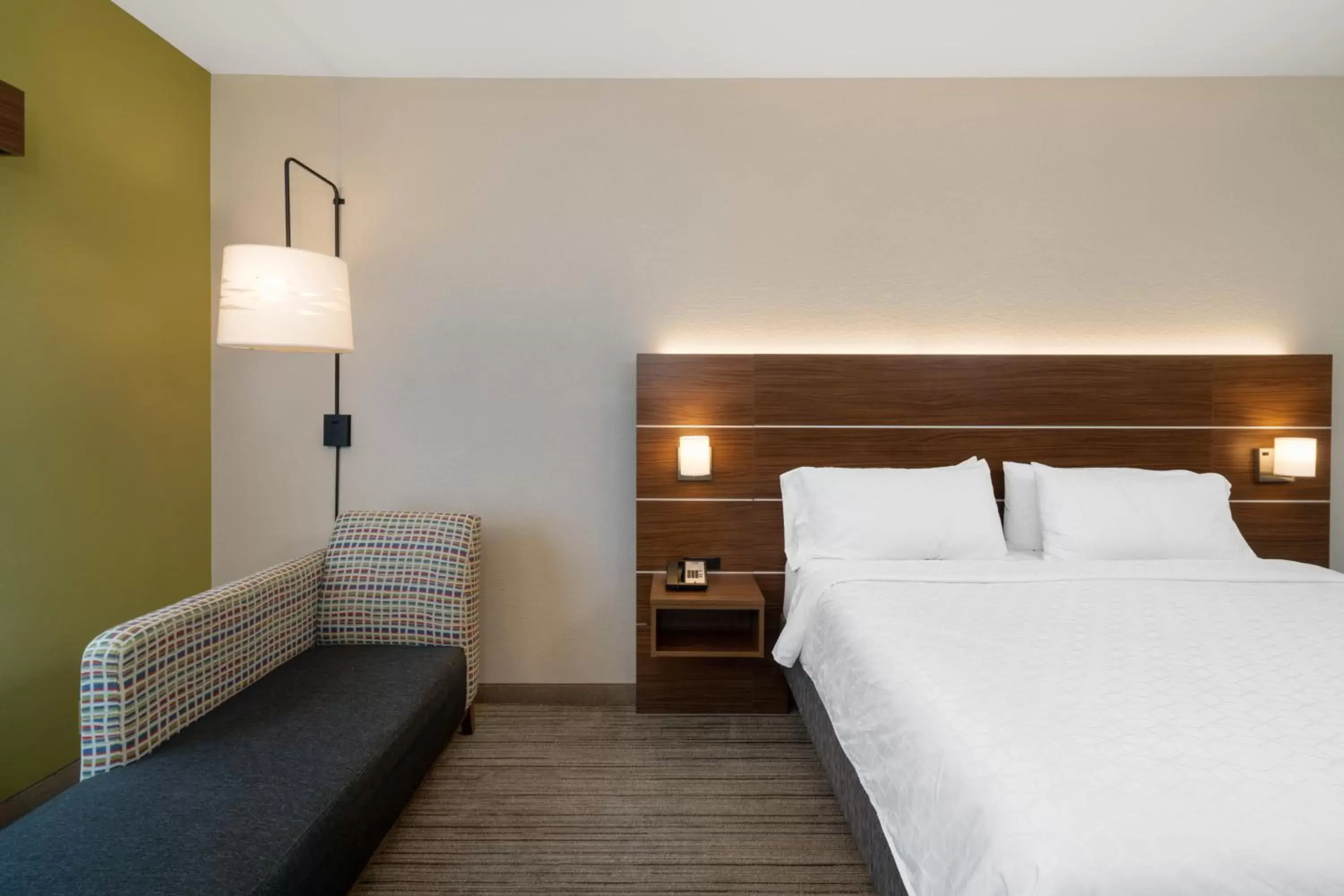 Bedroom, Bed in Holiday Inn Express Hotel & Suites Talladega, an IHG Hotel
