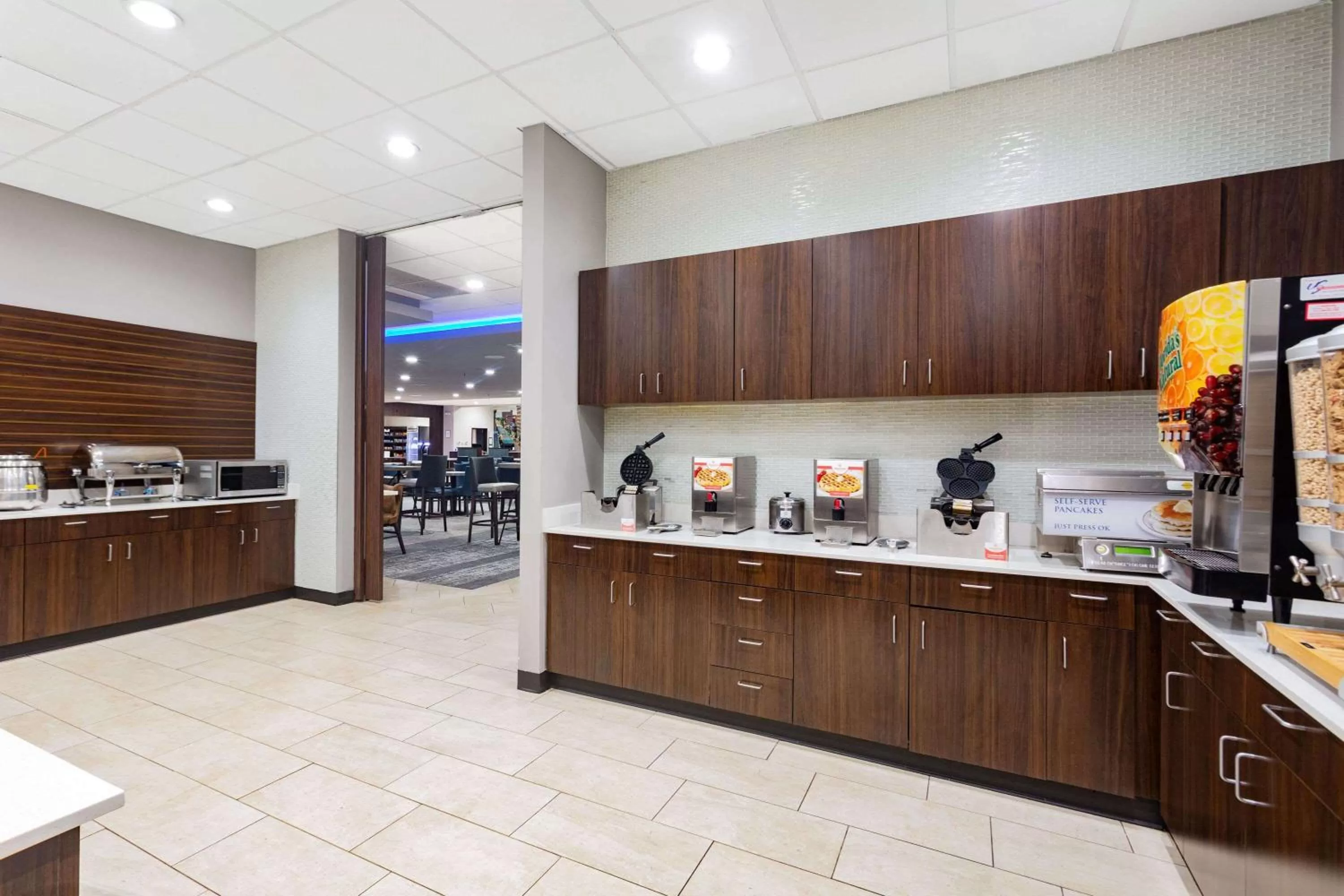 Restaurant/places to eat in La Quinta by Wyndham Joplin