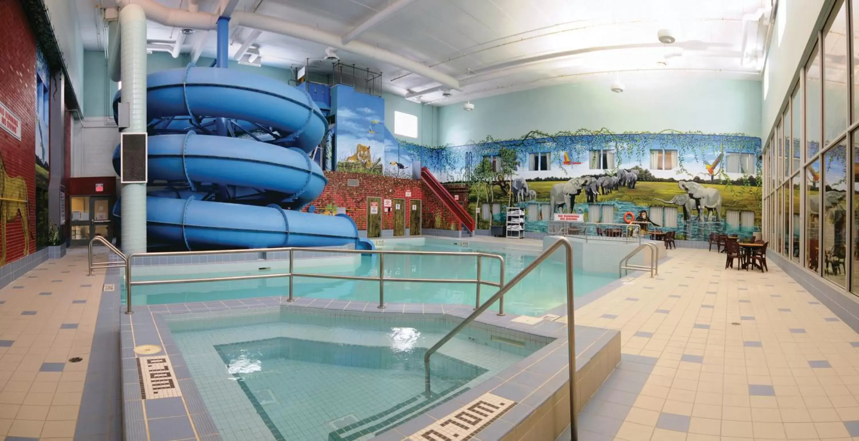 Swimming Pool in Canad Inns Destination Centre Fort Garry