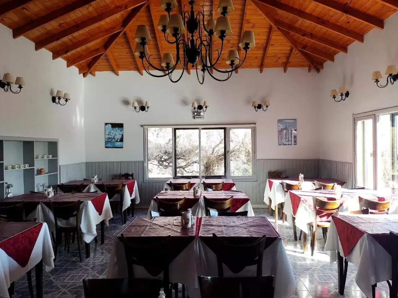 Restaurant/Places to Eat in Hotel Picos Del Sur