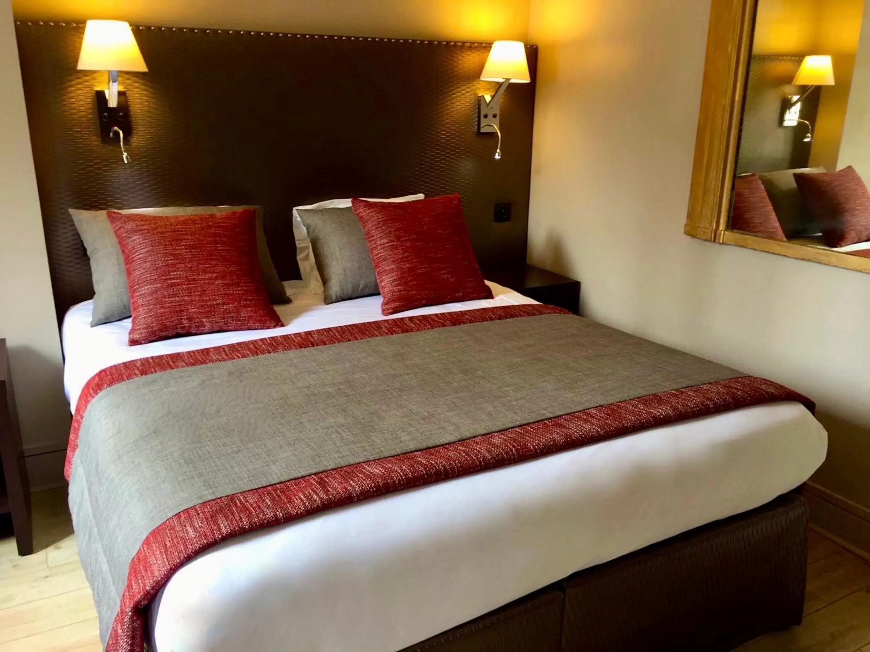 Bed in Hotel Migny Opéra Montmartre