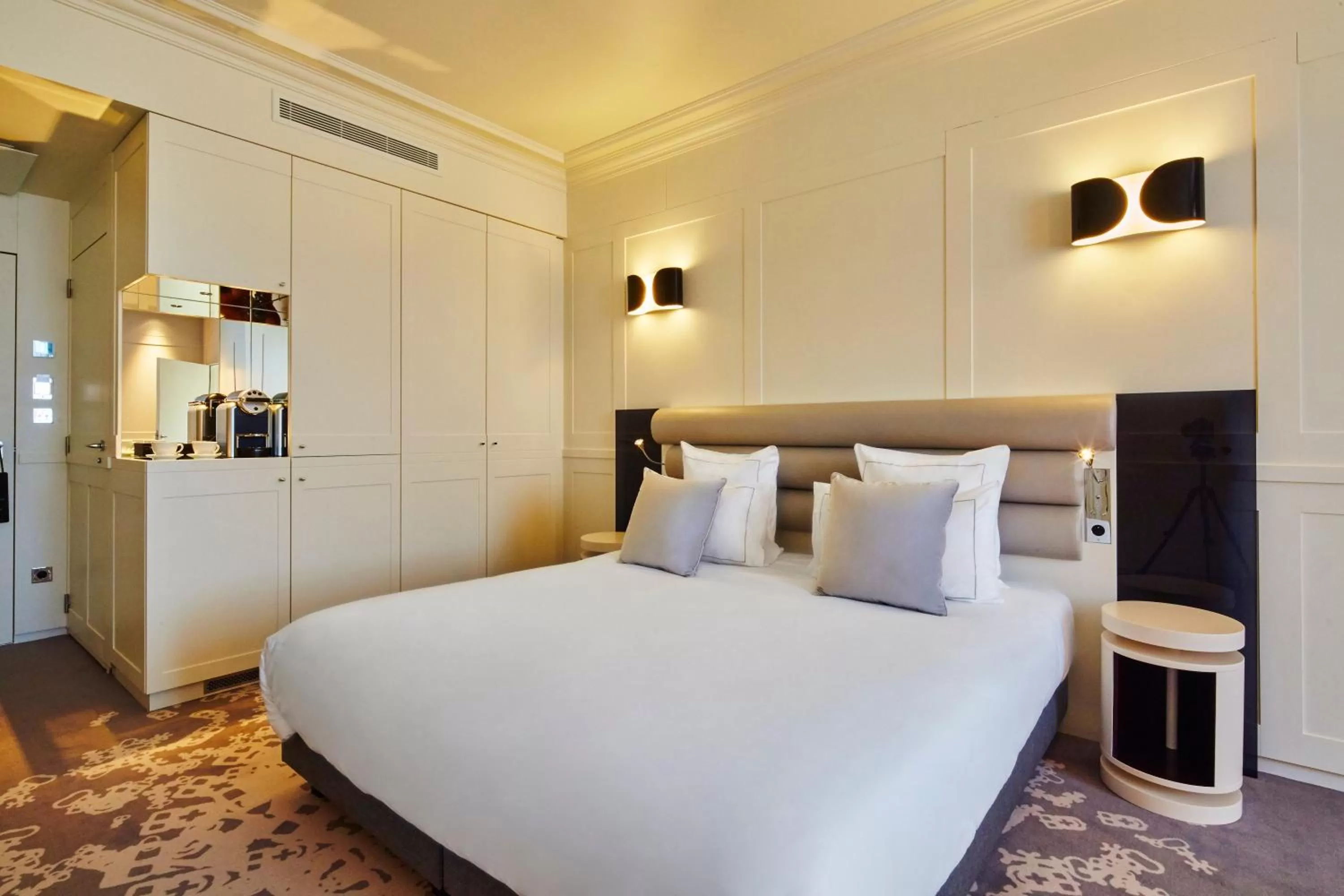 Bedroom, Bed in La Licorne Hotel & Spa Troyes - MGallery Collection