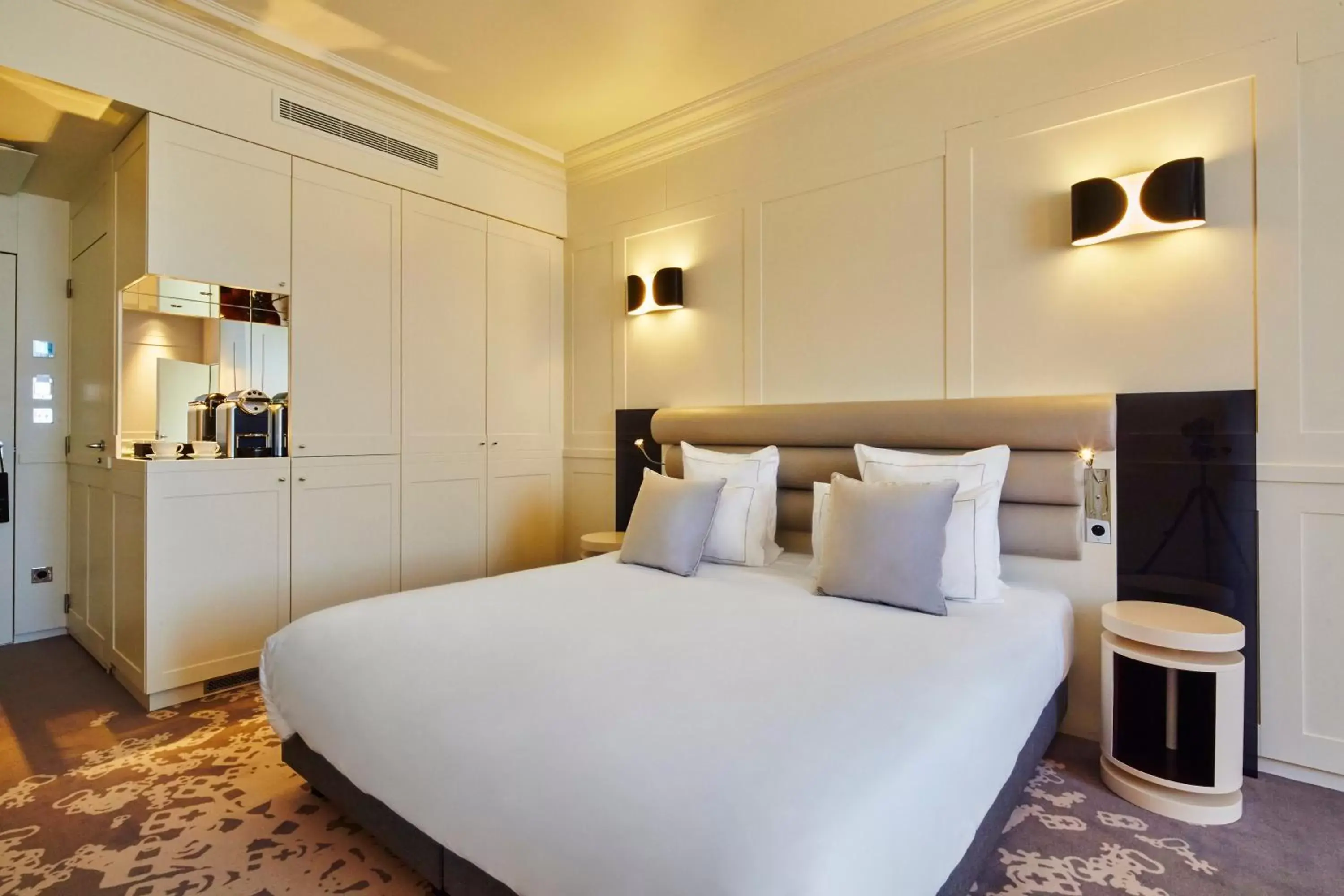 Bedroom, Bed in La Licorne Hotel & Spa Troyes MGallery
