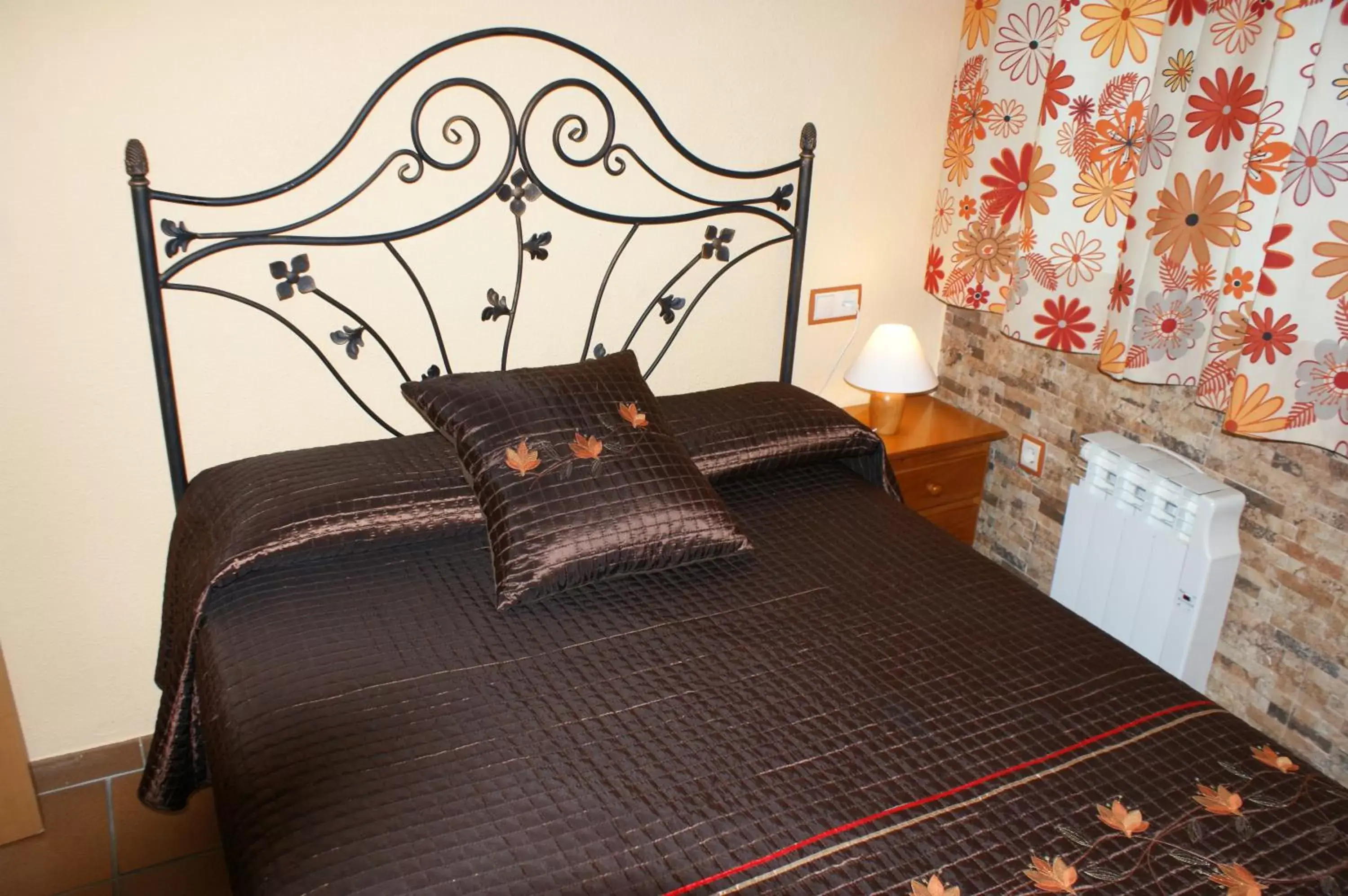Decorative detail, Bed in Apartamentos Sierra Nevada Welcome