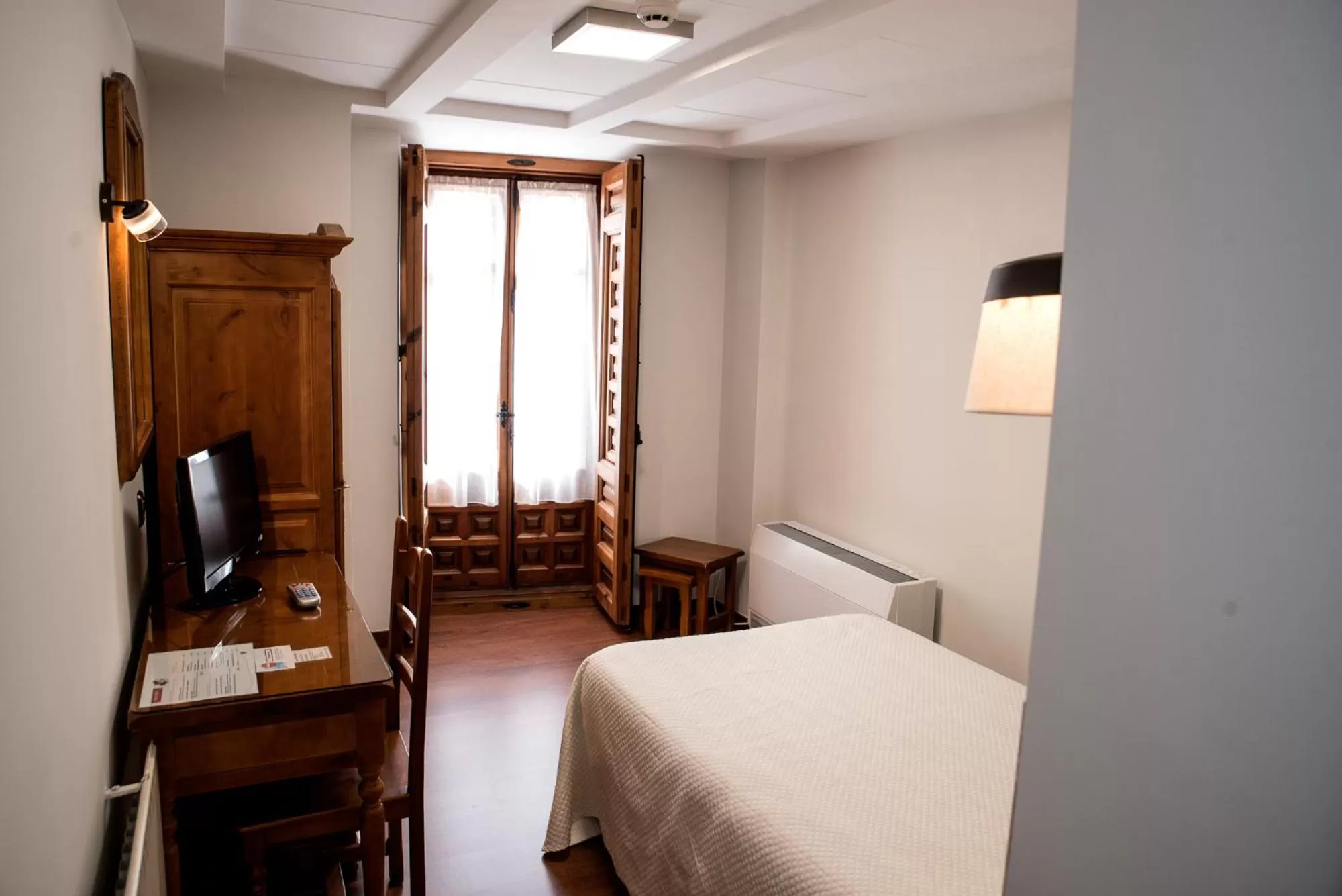 Bedroom, Bed in Hotel Santa Isabel