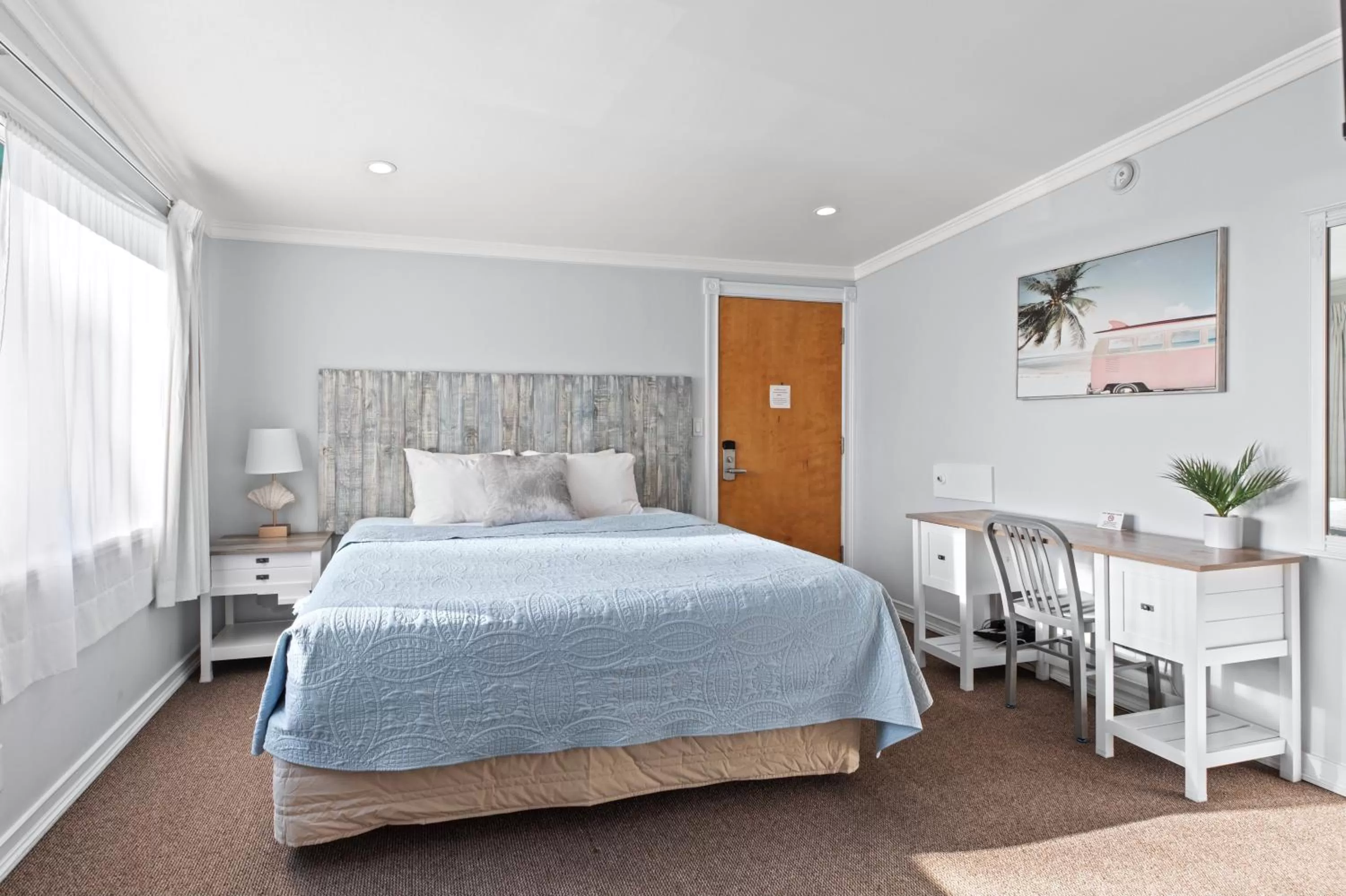 Bedroom, Bed in Ocean Lodge Santa Monica Beach Hotel