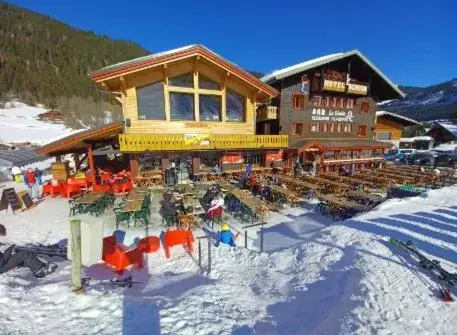 Property building, Winter in Le Schuss