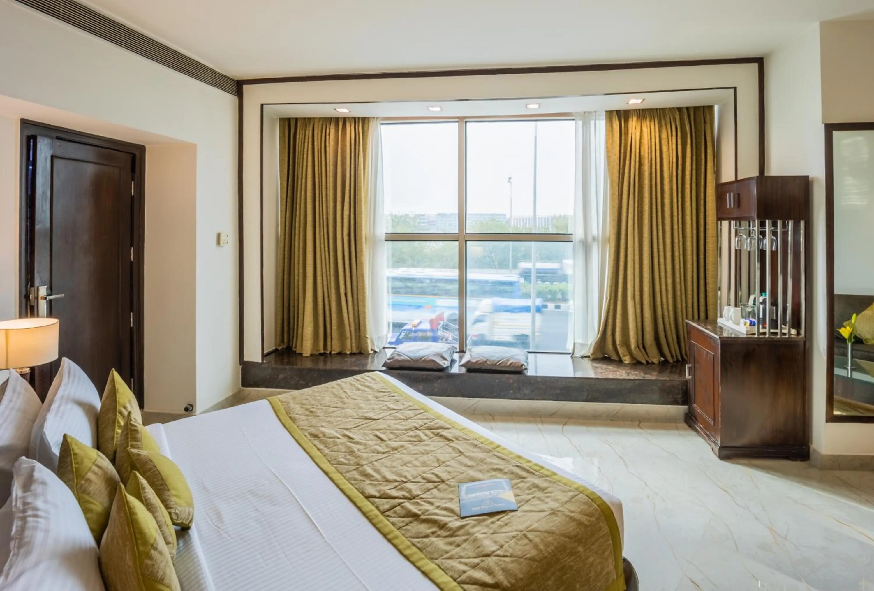 Bedroom, Bed in Hotel Shanti Palace Mahipalpur