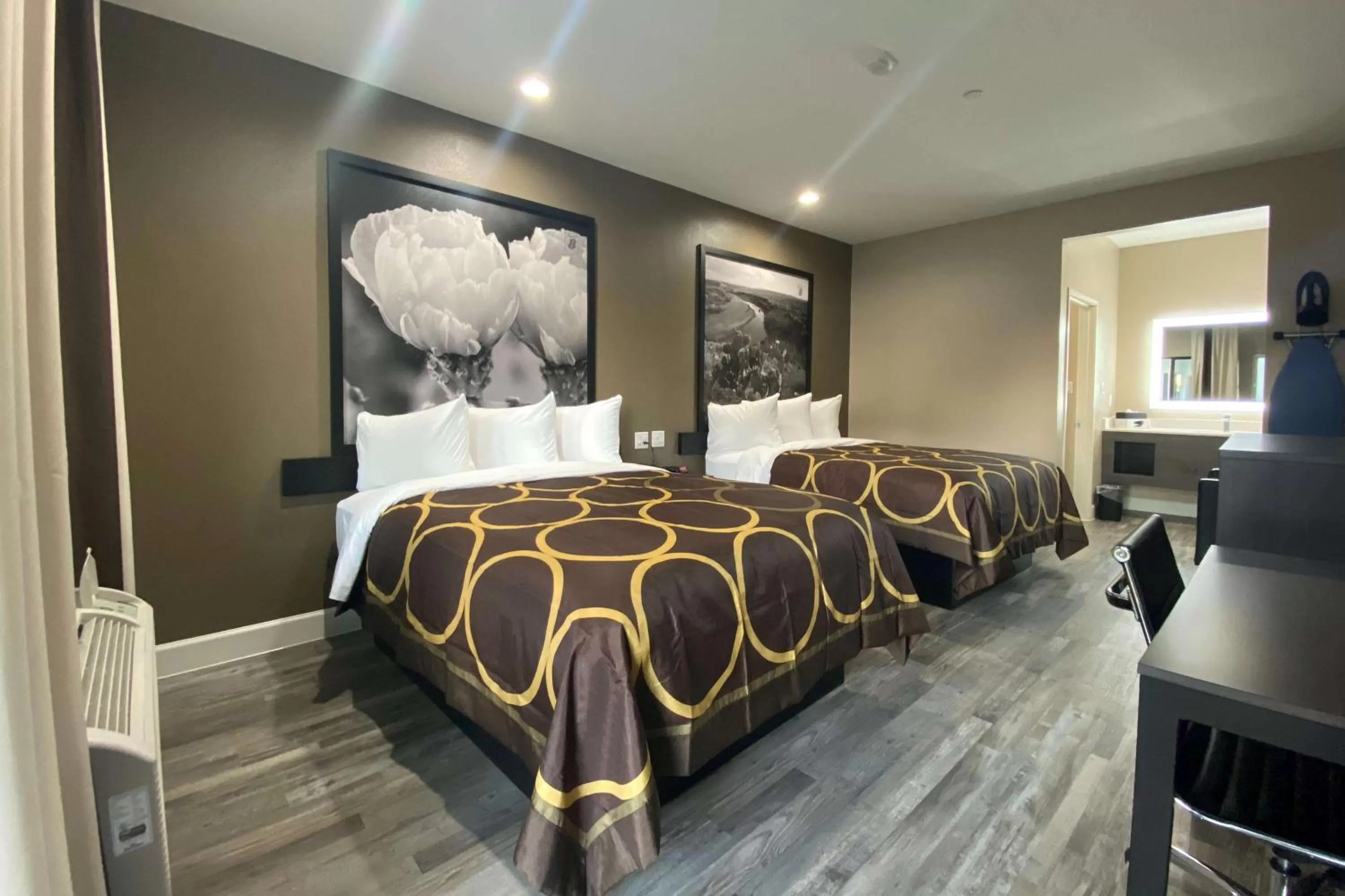 Photo of the whole room, Bed in Super 8 by Wyndham Houston NW Beltway 8-West Rd