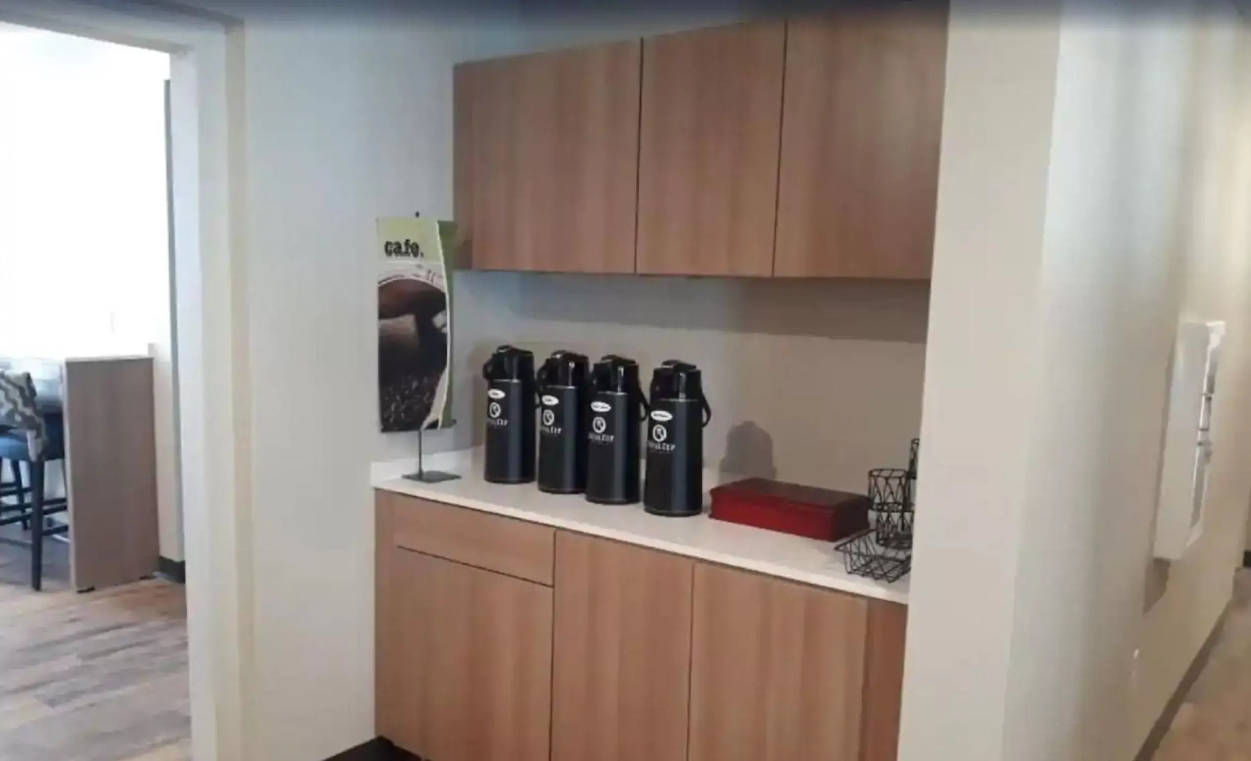 Coffee/tea facilities, Kitchen/Kitchenette in Microtel Inn & Suites by Wyndham Woodland Park