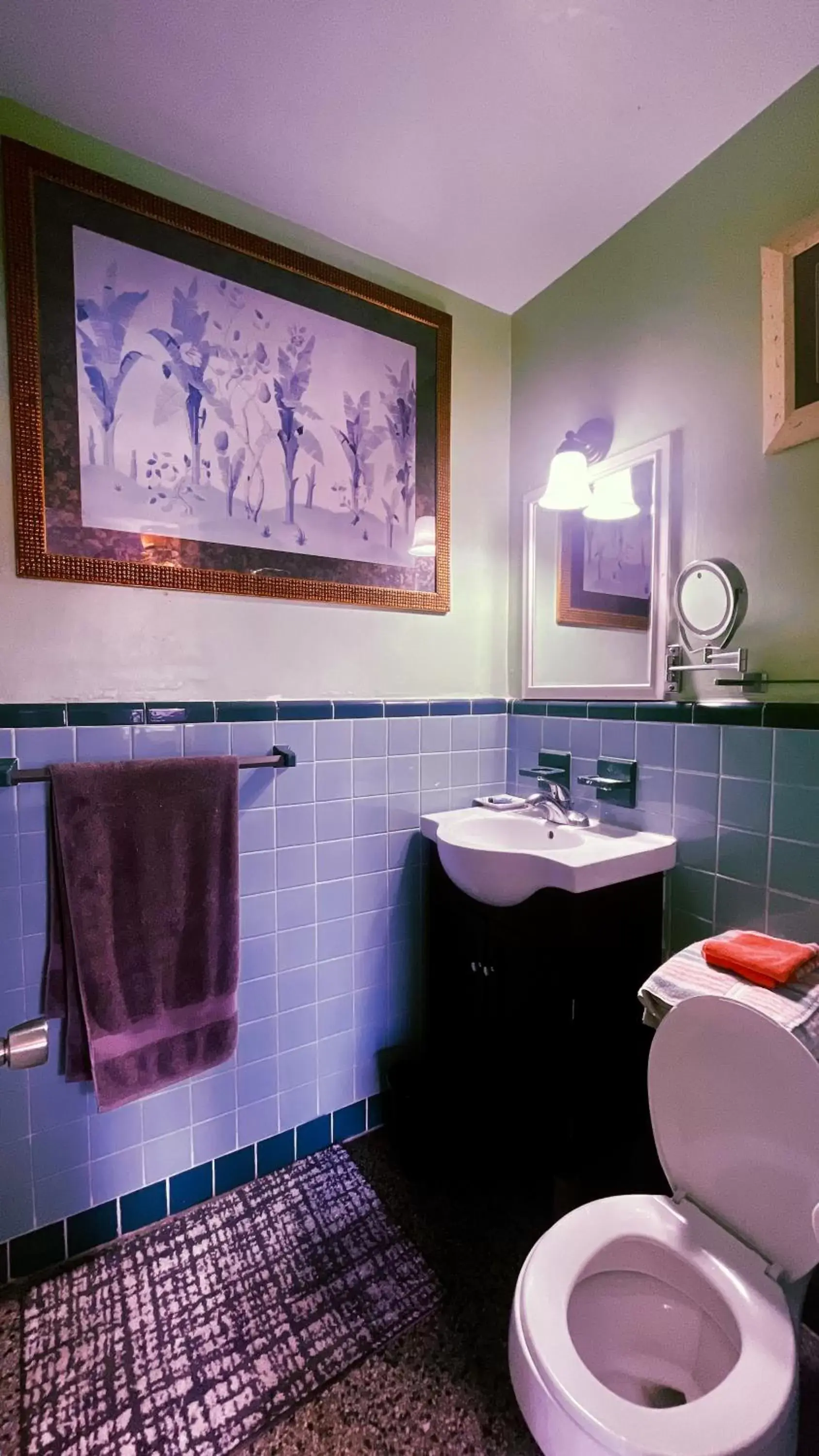 Bathroom in Shamrock Cove Inn