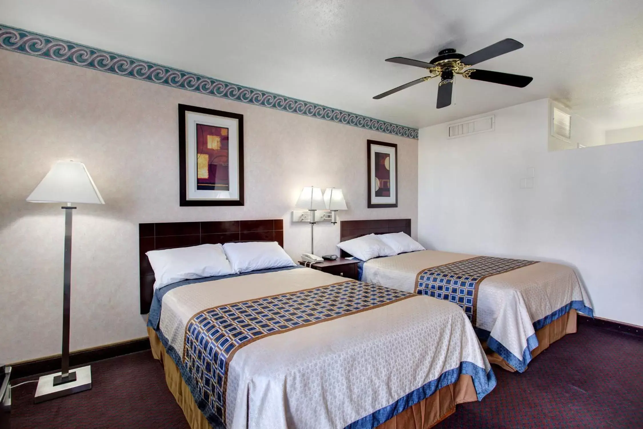 Photo of the whole room, Bed in Carlsbad Inn , New Mexico