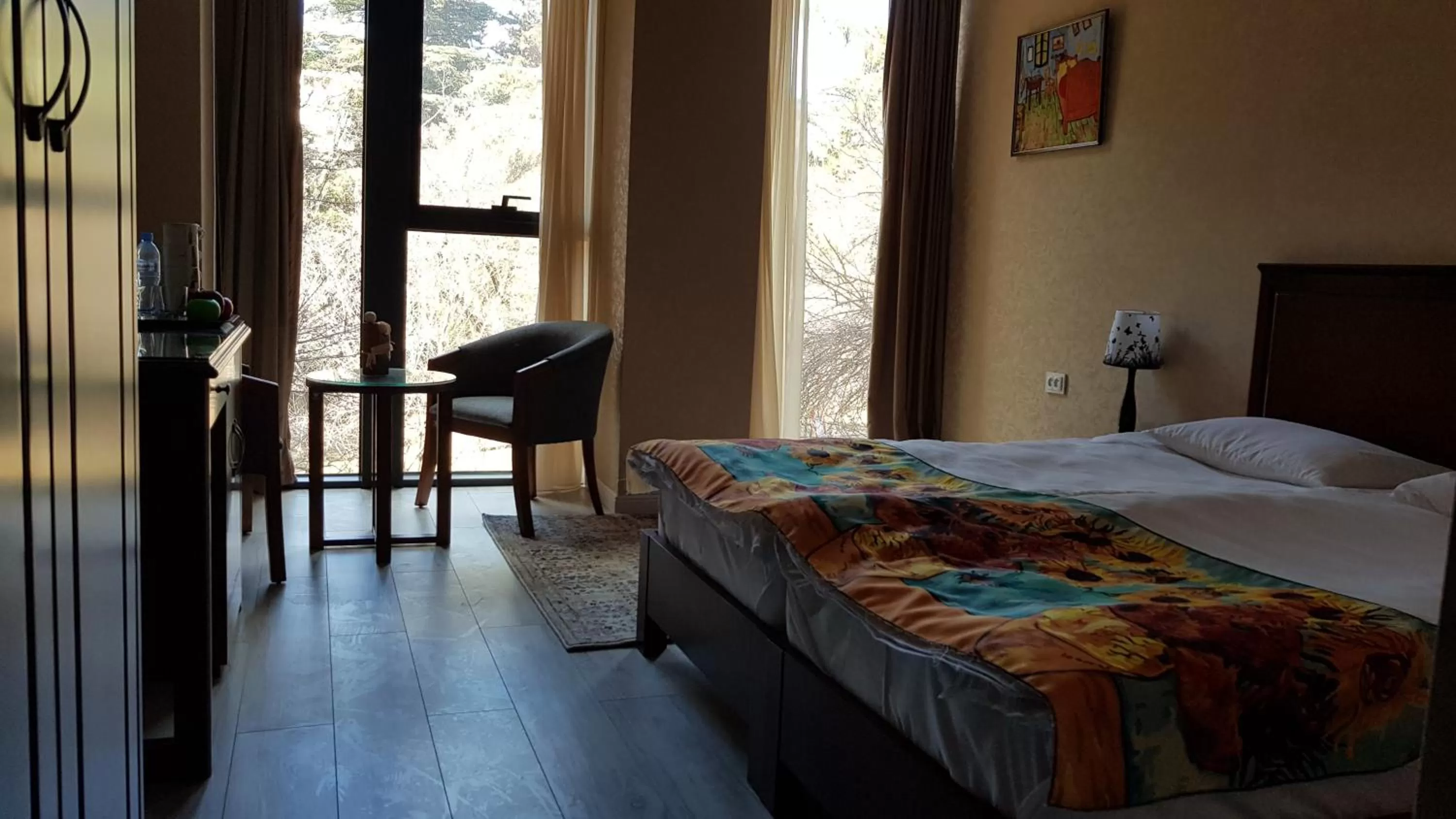 Photo of the whole room, Bed in Hotel Liberty Theatre