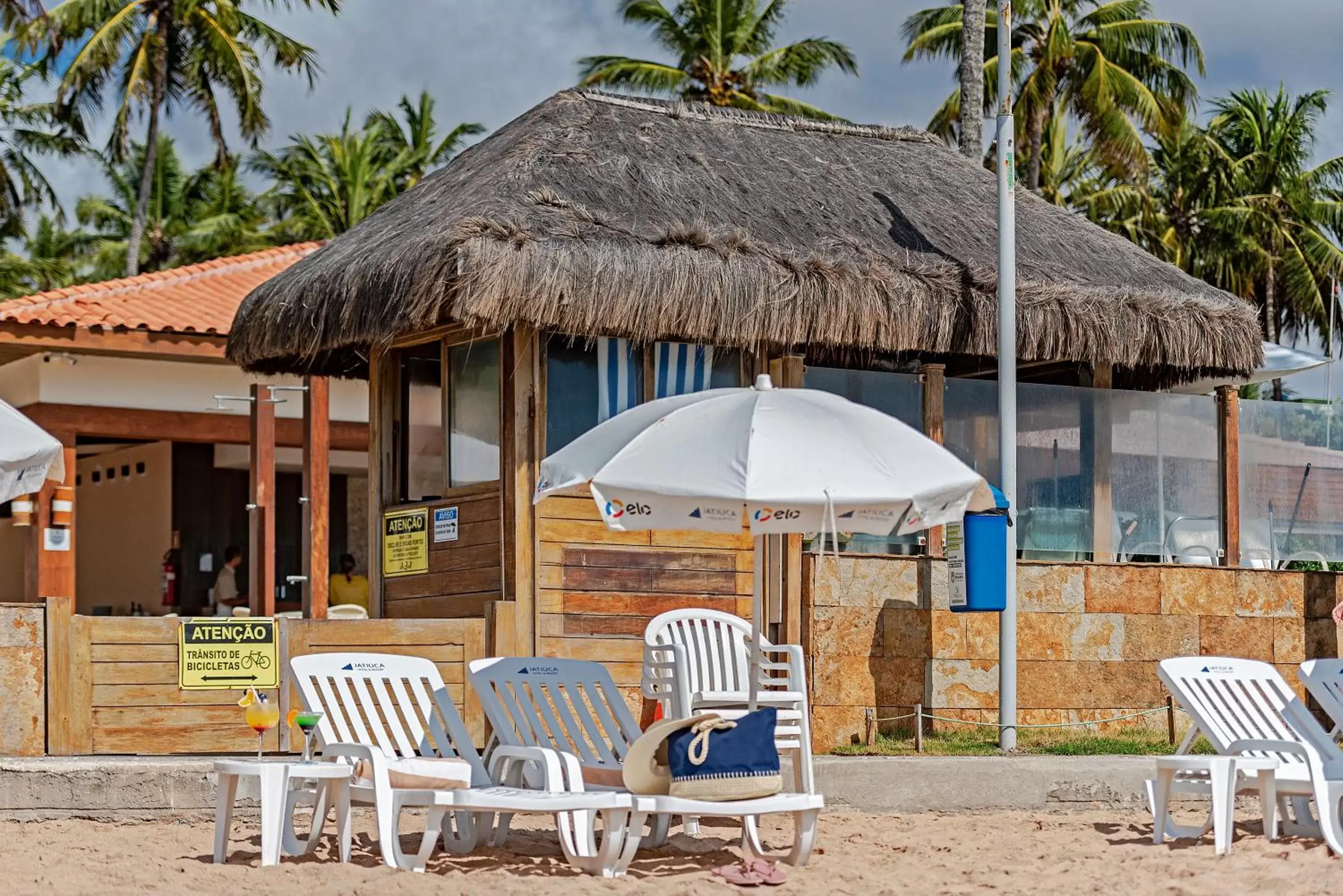 Lounge or bar, Beach in Jatiúca Suites Resort by Slaviero Hotéis