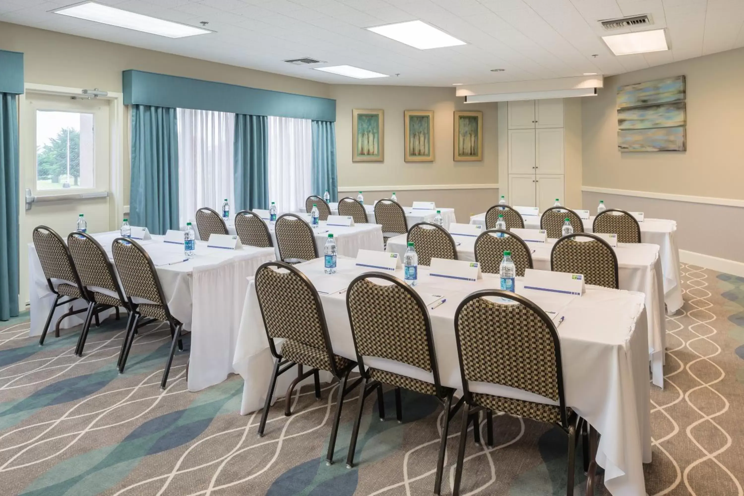 Meeting/conference room in Holiday Inn Express Hotel & Suites Arcata/Eureka-Airport Area, an IHG Hotel