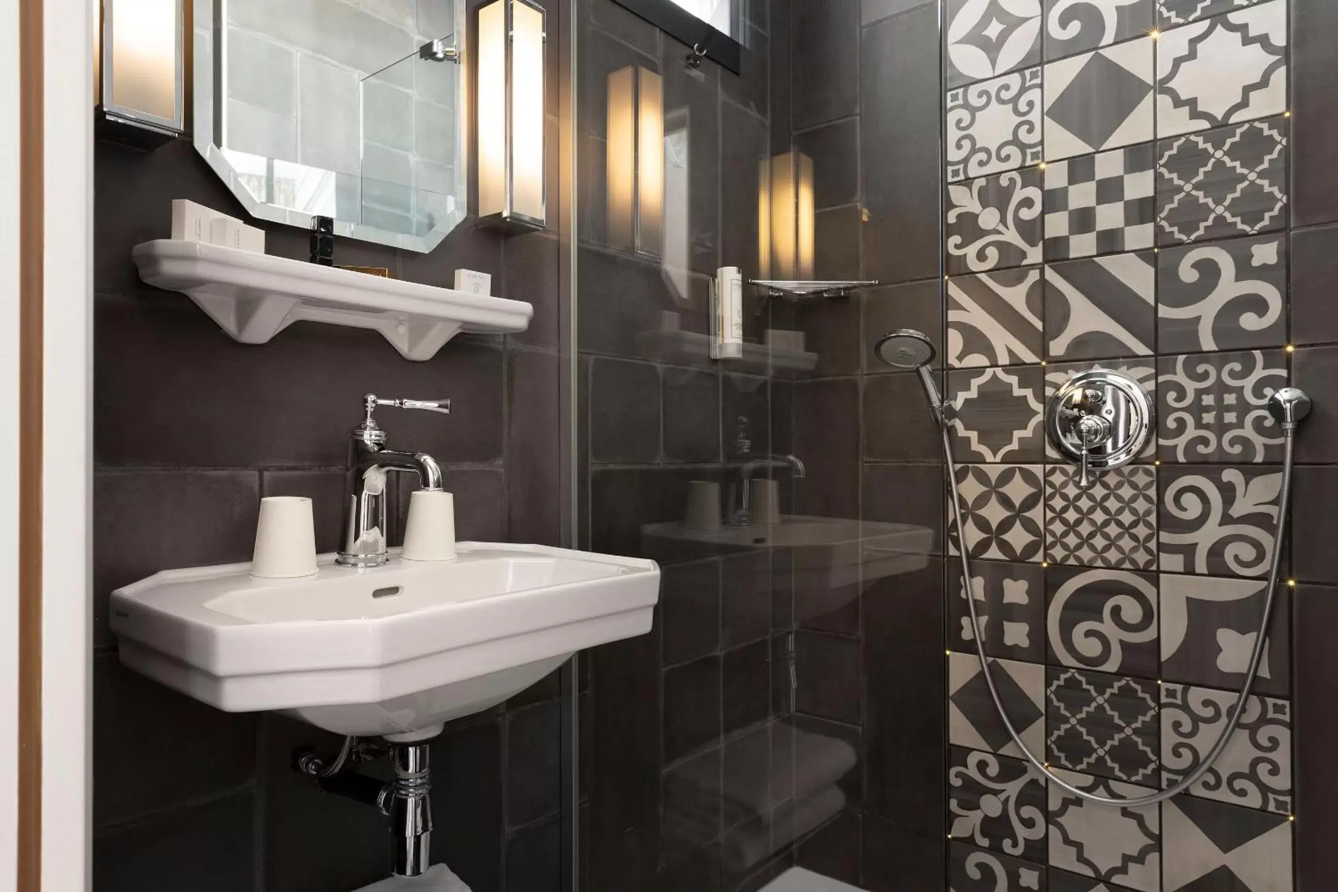 Shower, Bathroom in Hôtel Fabric