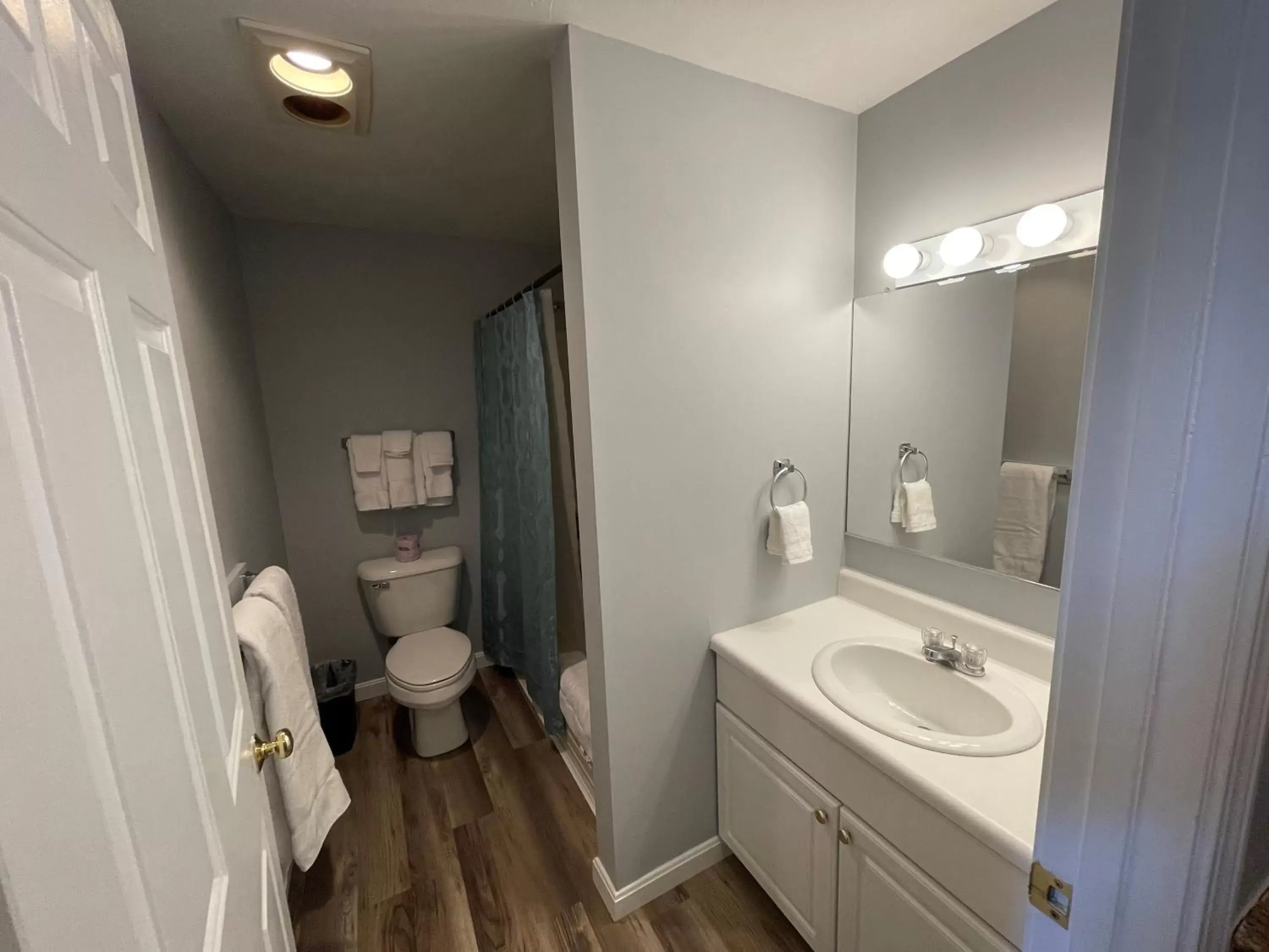 Bathroom in Misty Harbor Resort