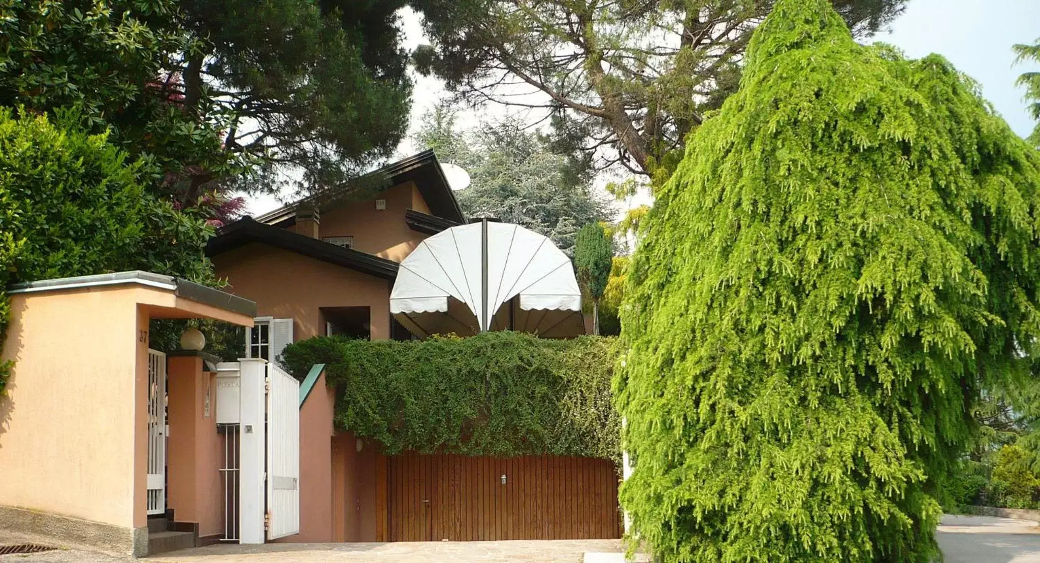 Facade/entrance, Property Building in B&B Villa Liz Varese