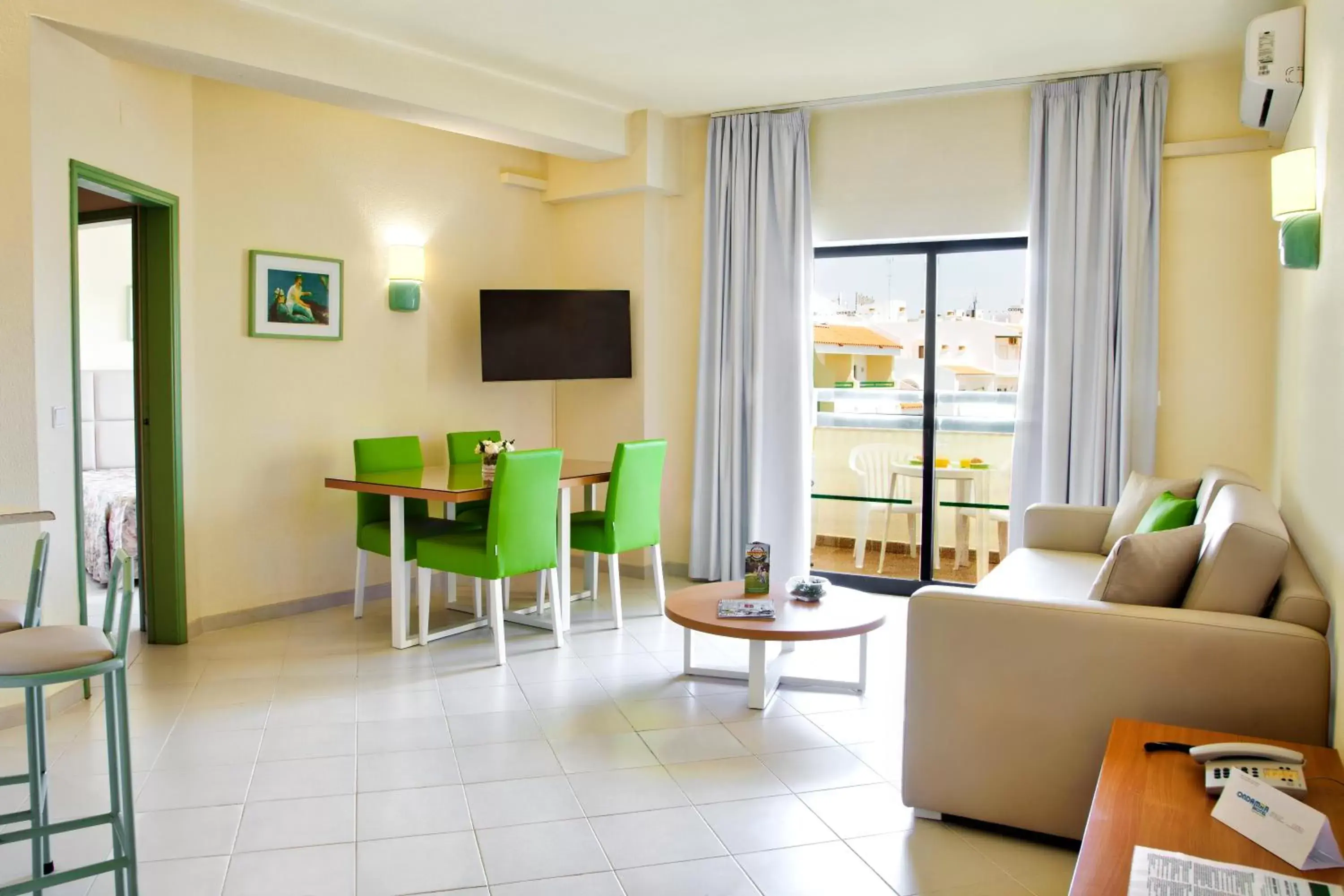 Communal lounge/ TV room, Seating Area in Ondamar Hotel Apartamentos