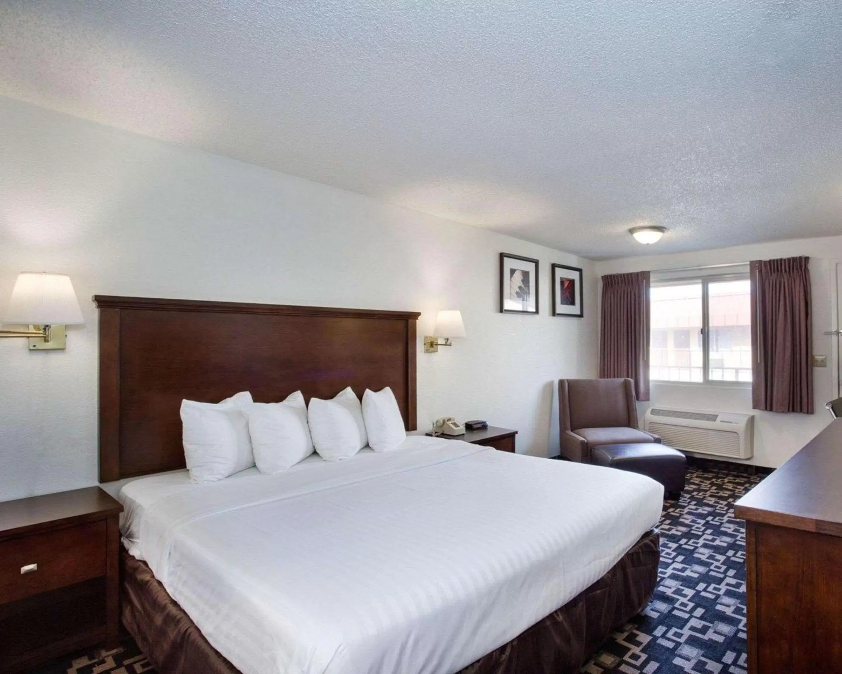 Photo of the whole room, Bed in MorningGlory Inn & Suites