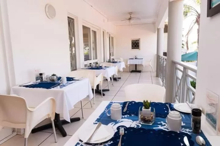 Dining area in Flamingo Rocks