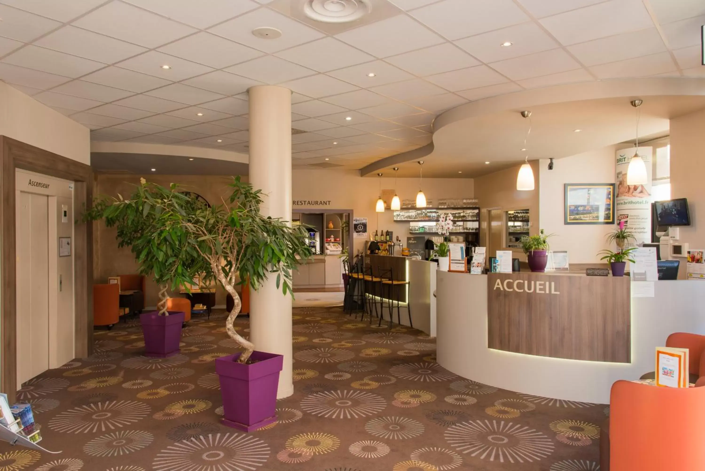 Lobby or reception, Restaurant/Places to Eat in Brit Hotel Tours Sud – Le Cheops
