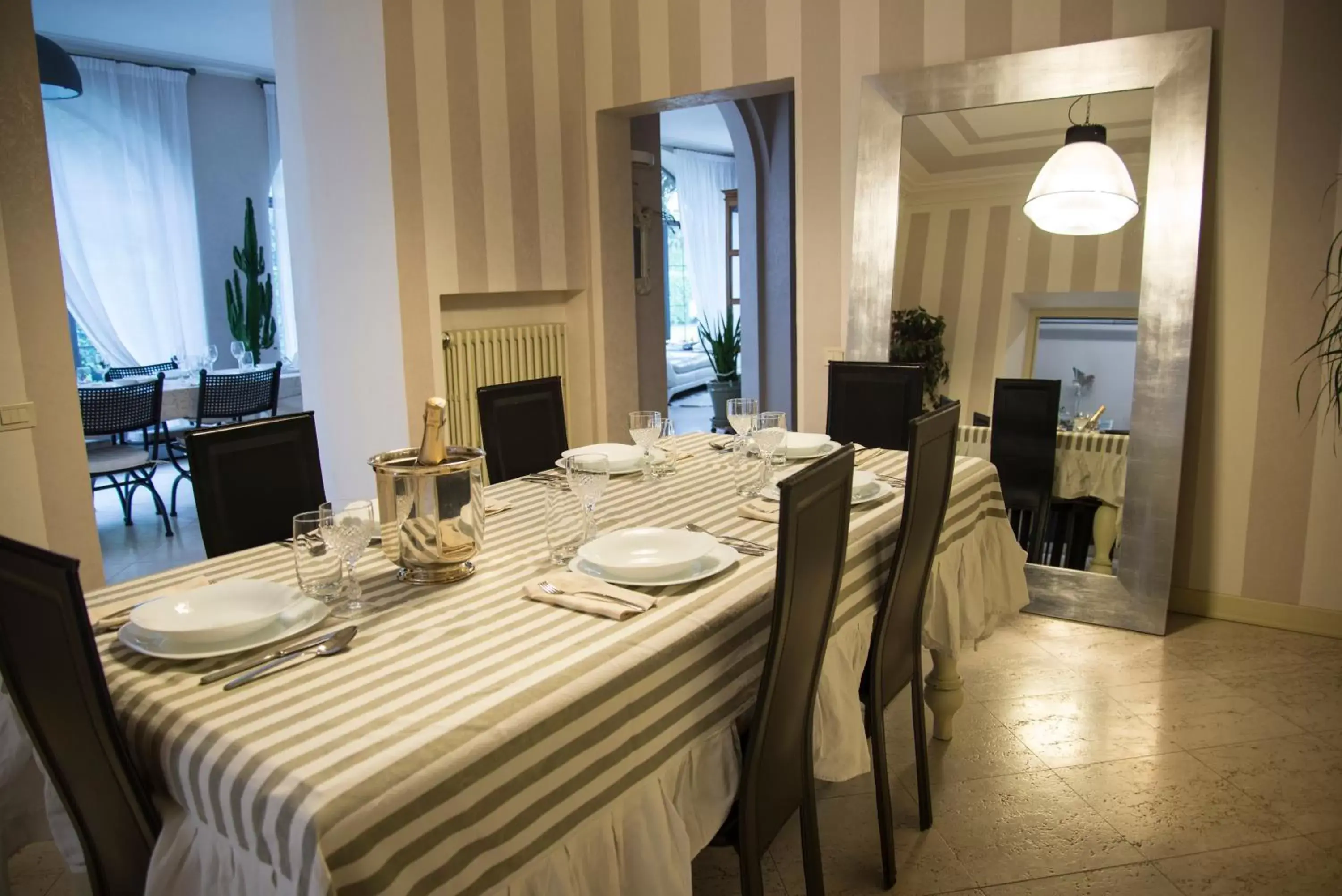 Property building, Restaurant/Places to Eat in Villa Franca in Franciacorta
