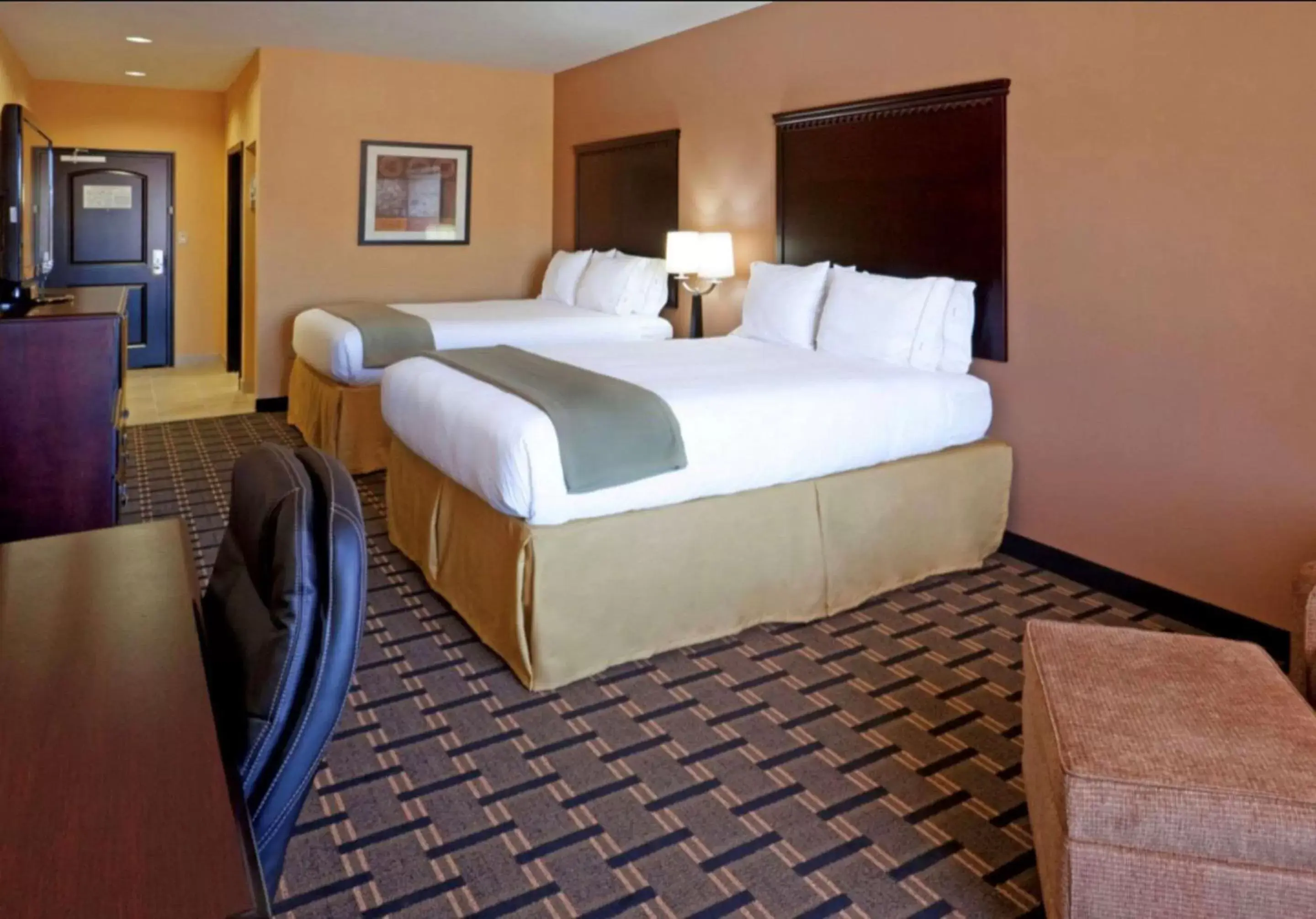 Photo of the whole room, Bed in Comfort Inn & Suites Dallas Medical-Market Center