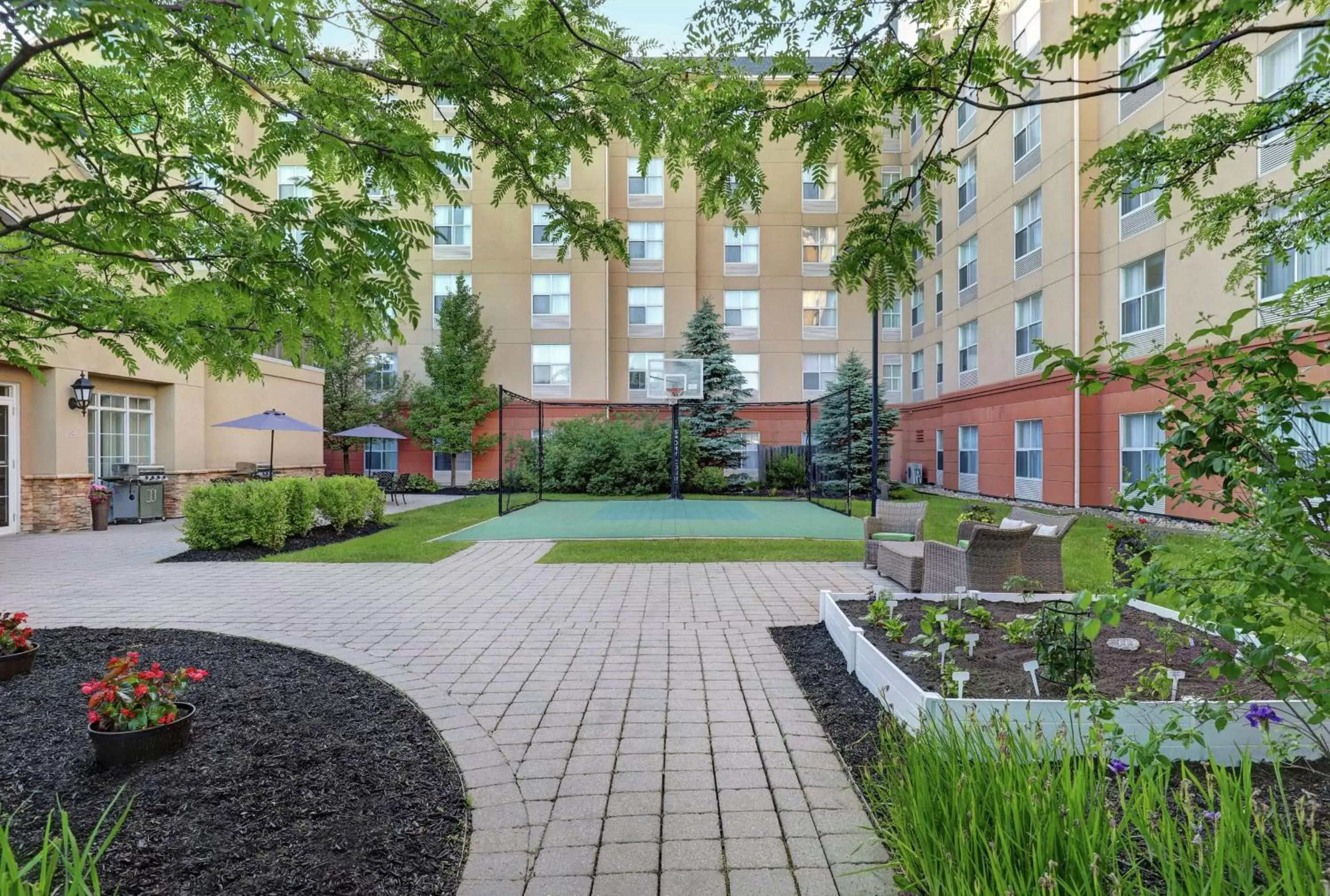 Property building, Garden in Homewood Suites by Hilton Cambridge-Waterloo, Ontario