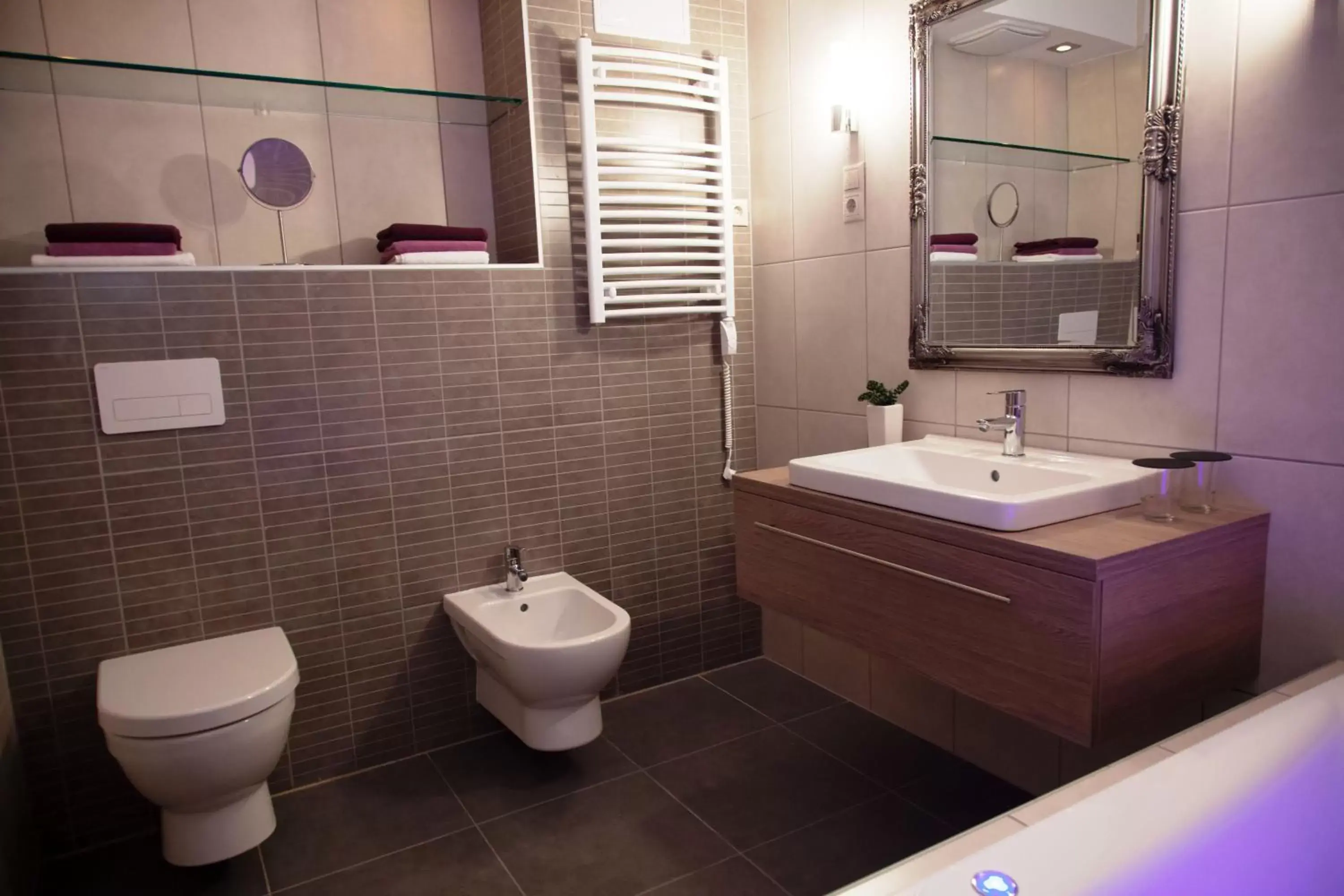 Bathroom in Vitta Hotel Superior Budapest