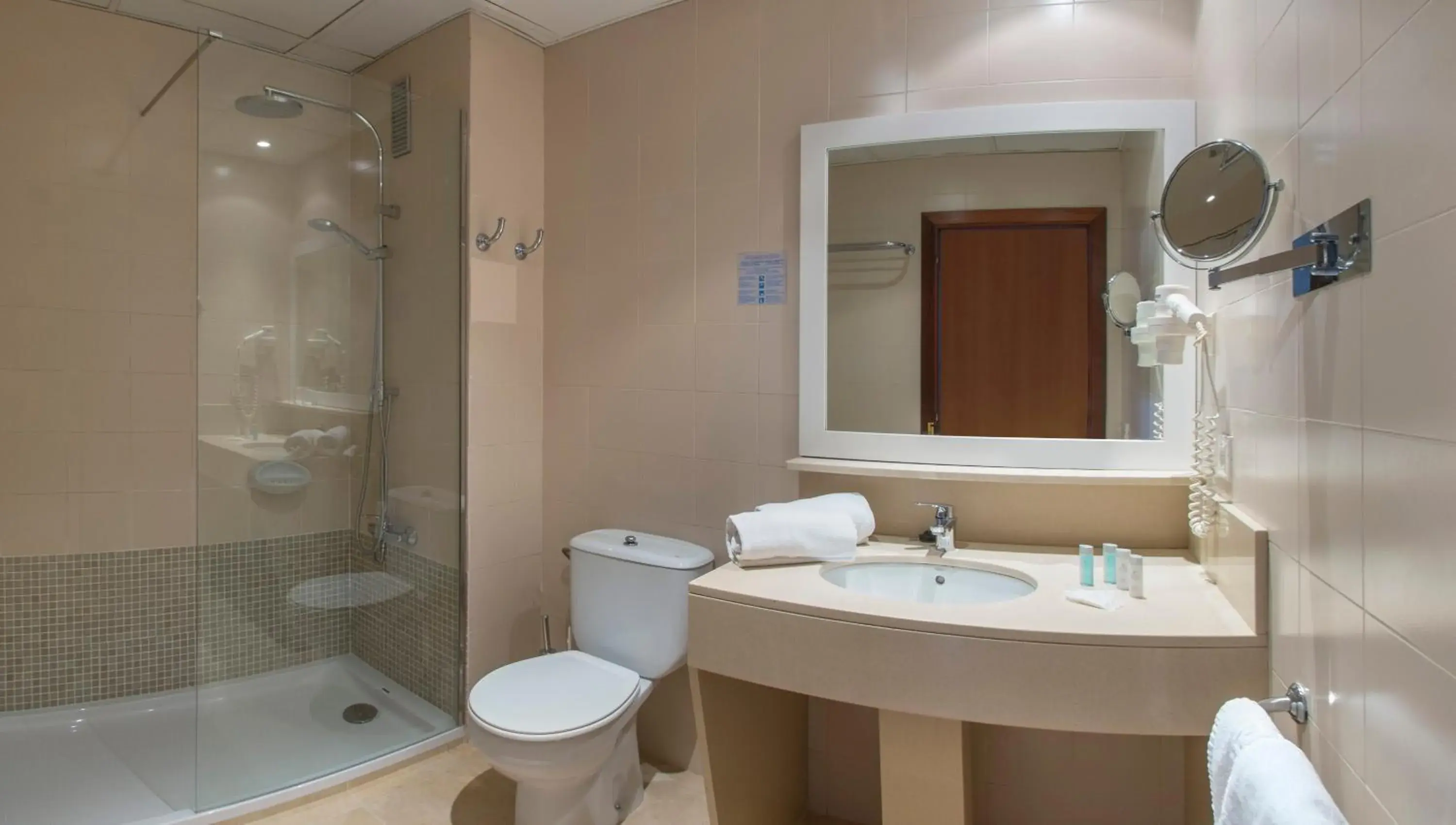 Bathroom in Hotel Rosamar Maritim