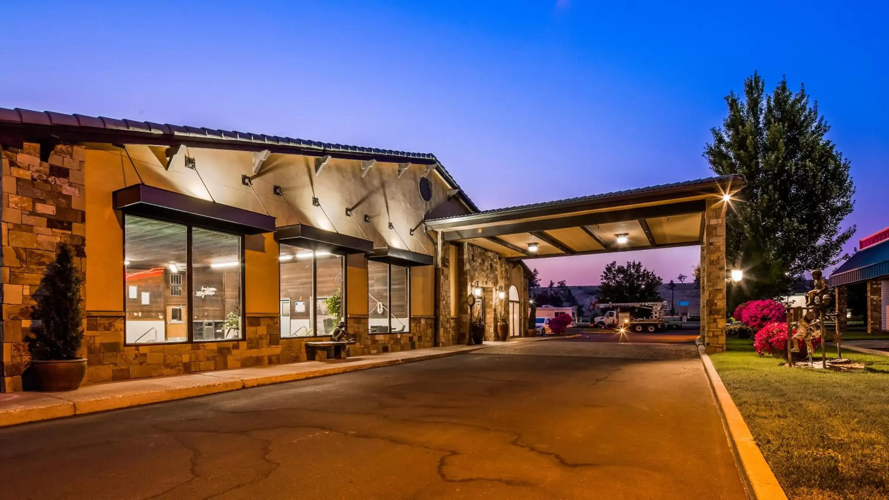 Facade/entrance, Property Building in Best Western Prineville Inn