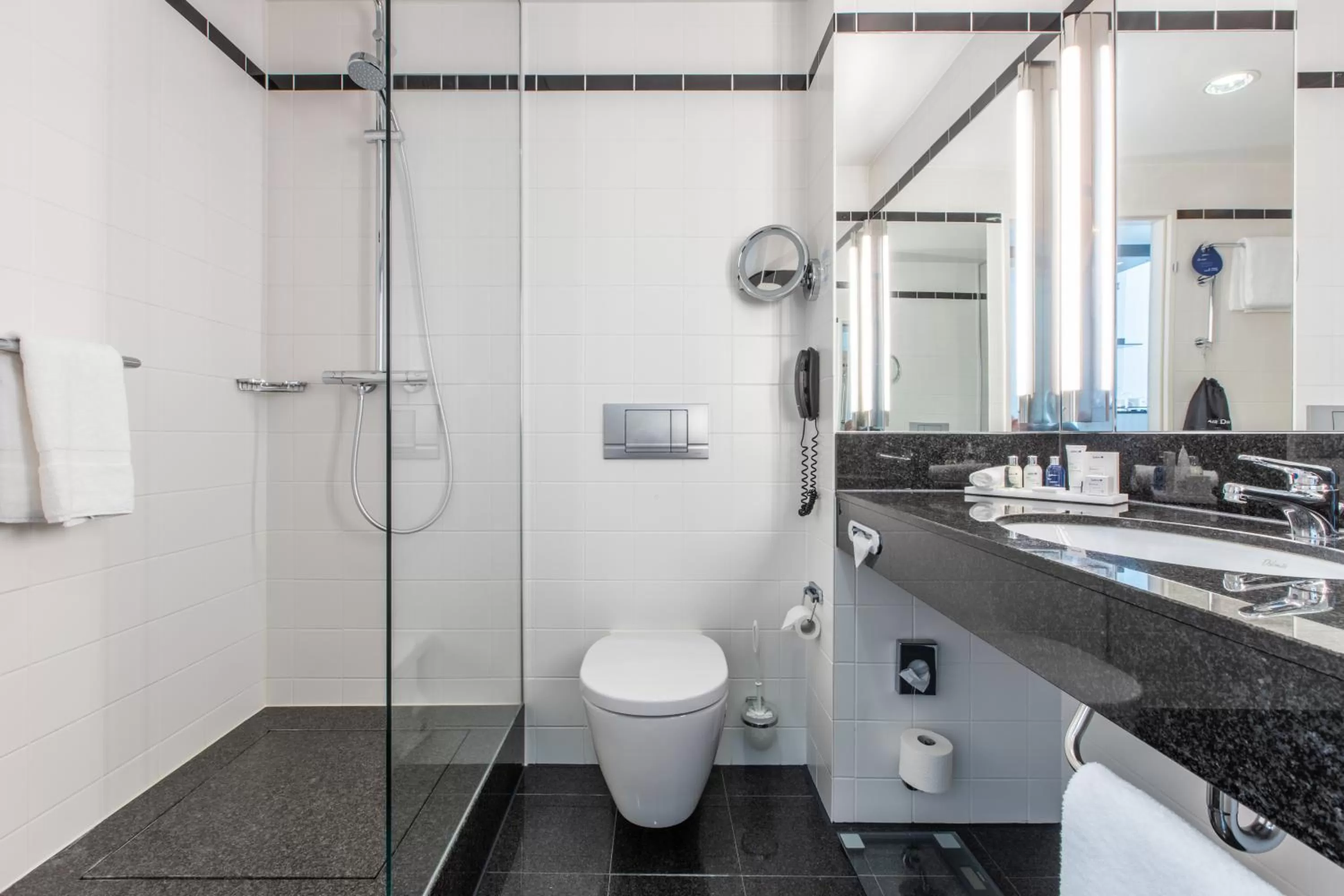 Bathroom in Radisson Blu Hotel Hannover