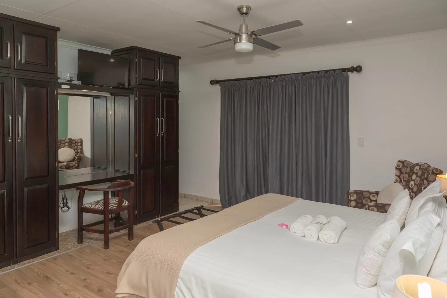 Bed in Bri-Shel Manor B&B