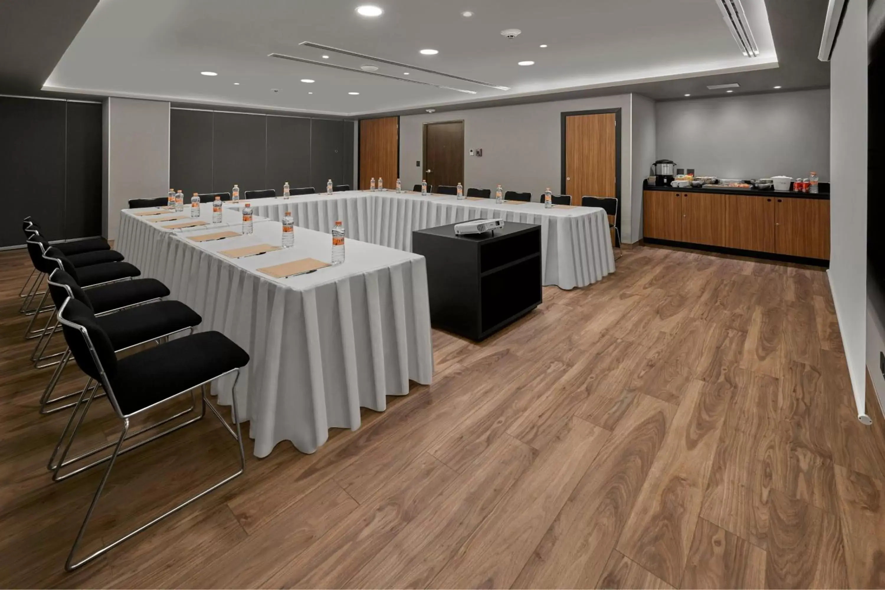 Meeting/conference room in City Express Plus by Marriott Leon Centro de Convenciones