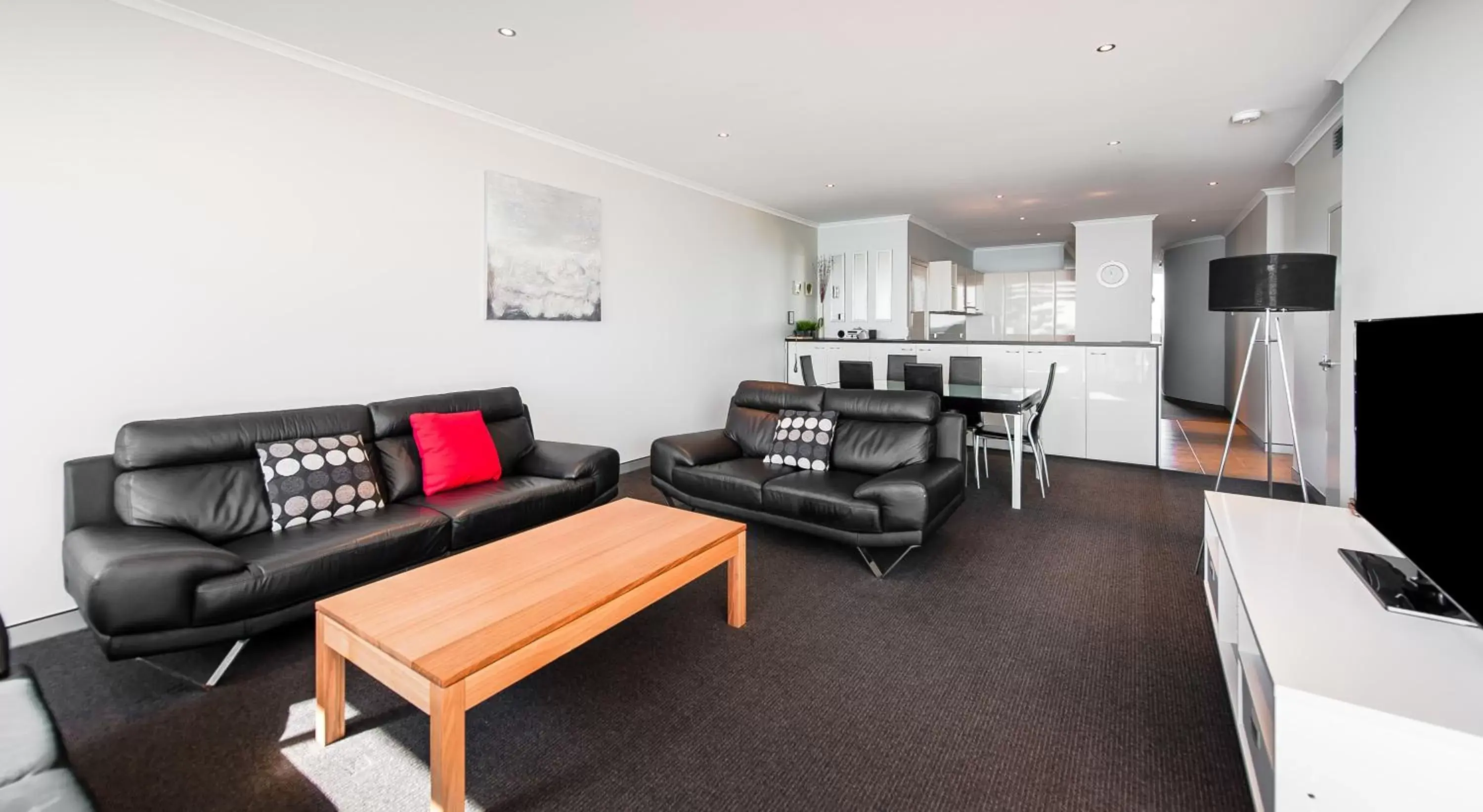 Kitchen or kitchenette, Seating Area in Sandcastle Apartments