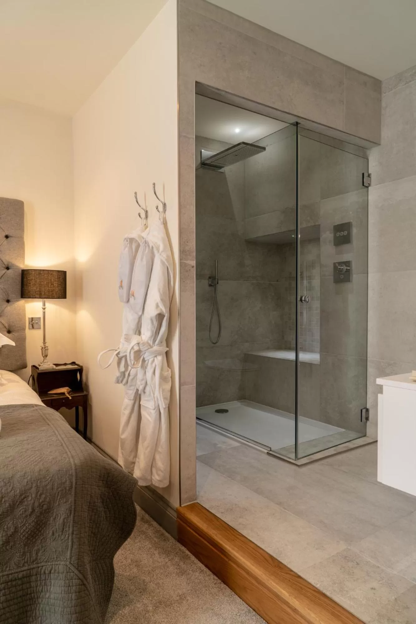 Shower, Bed in The Coach and Horses